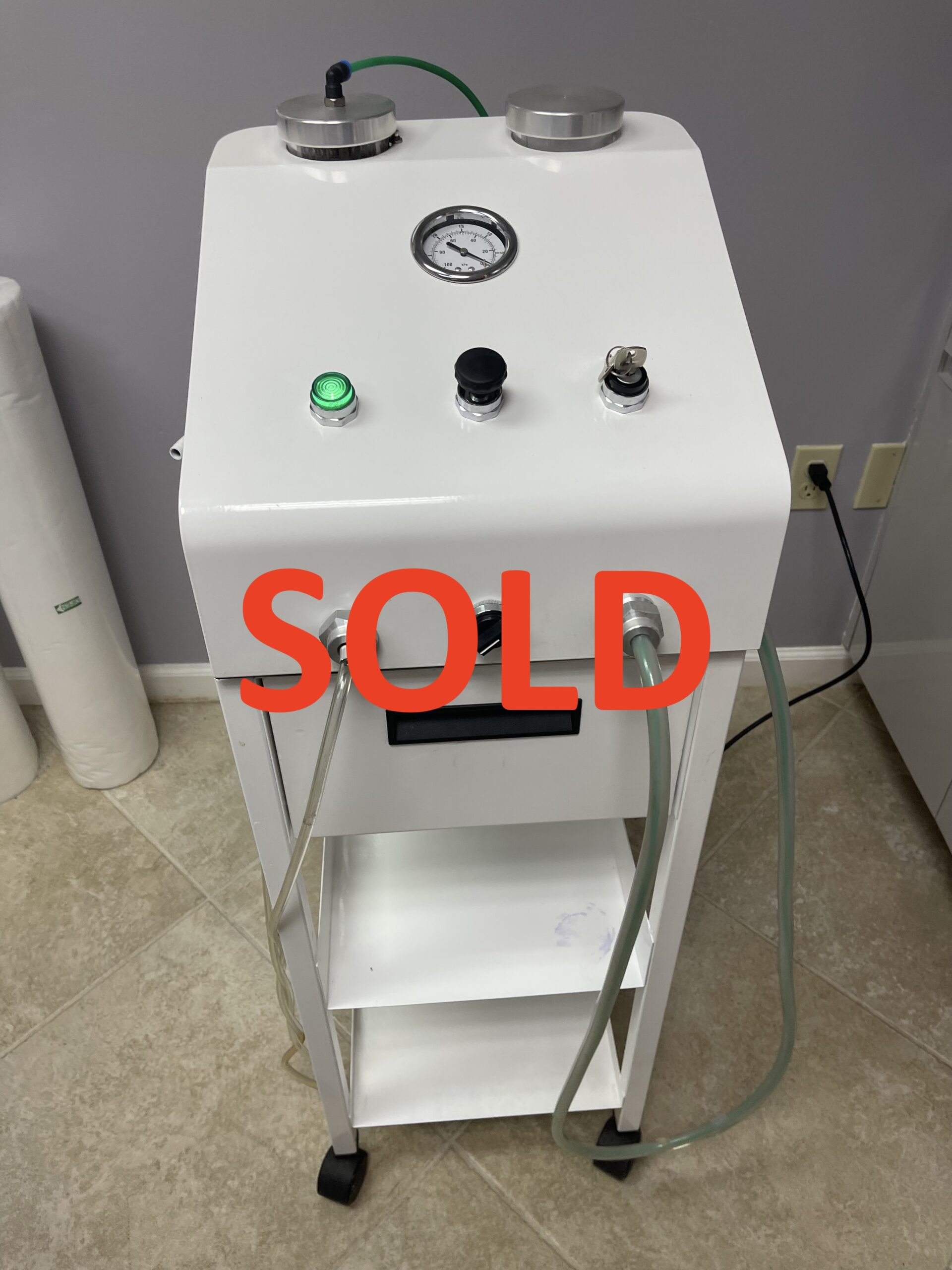 2014 ClearFX CFX-5000 Microdermabrasion - Crystal Microderm, Oxygen Mist Sprayer, and Lymph Stimulation - Excellent Condition - Trolly Cart Not Included (km/muh)