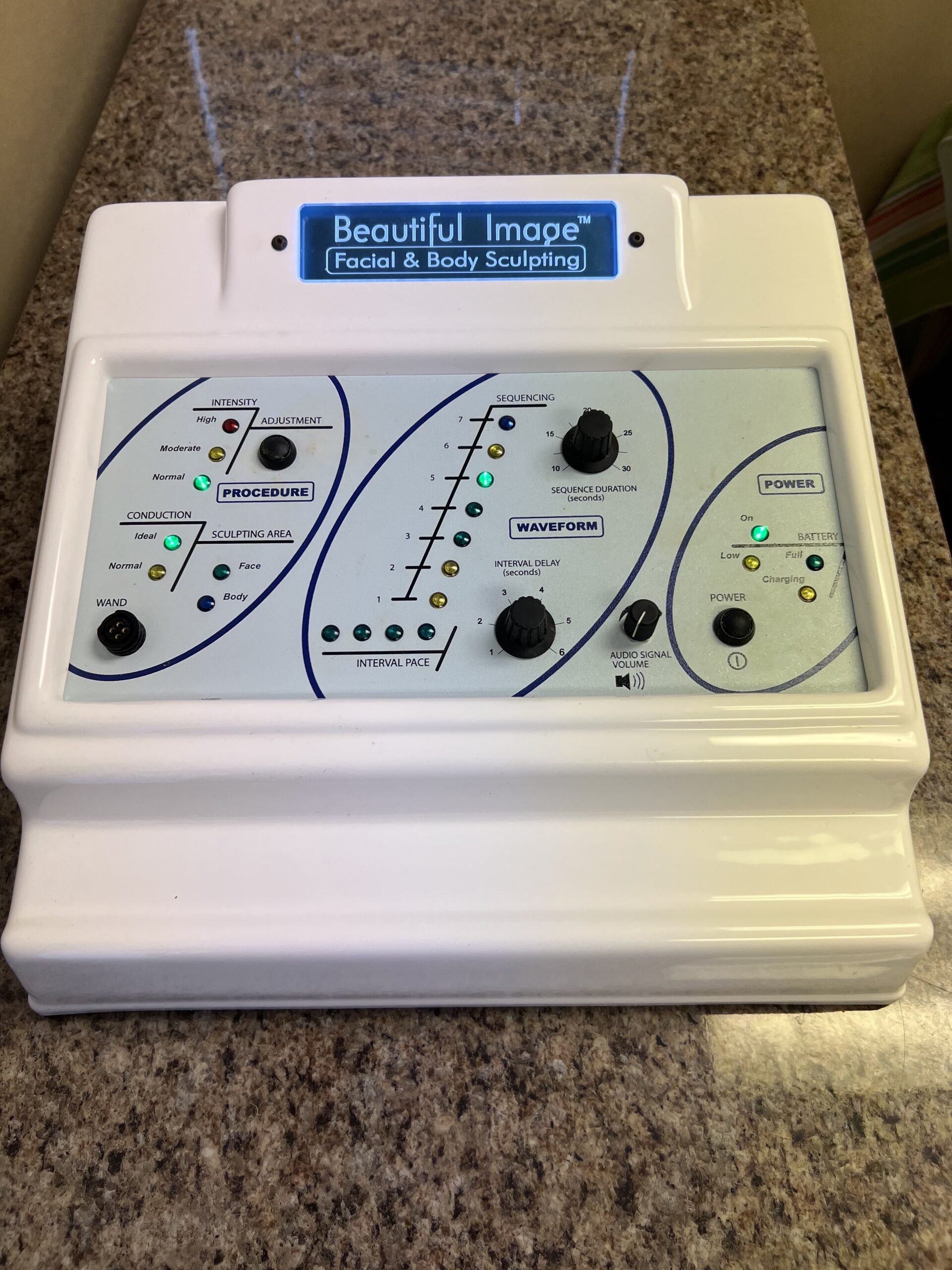 2009 Beautiful Image 900 Microcurrent with Face Handpiece & Body Handpiece - Skin Tightening, Wrinkle Reduction, Sculpting & Contouring - Like New, Perfect Condition - Includes Warranty & Shipping (km/sto)x - Image 2