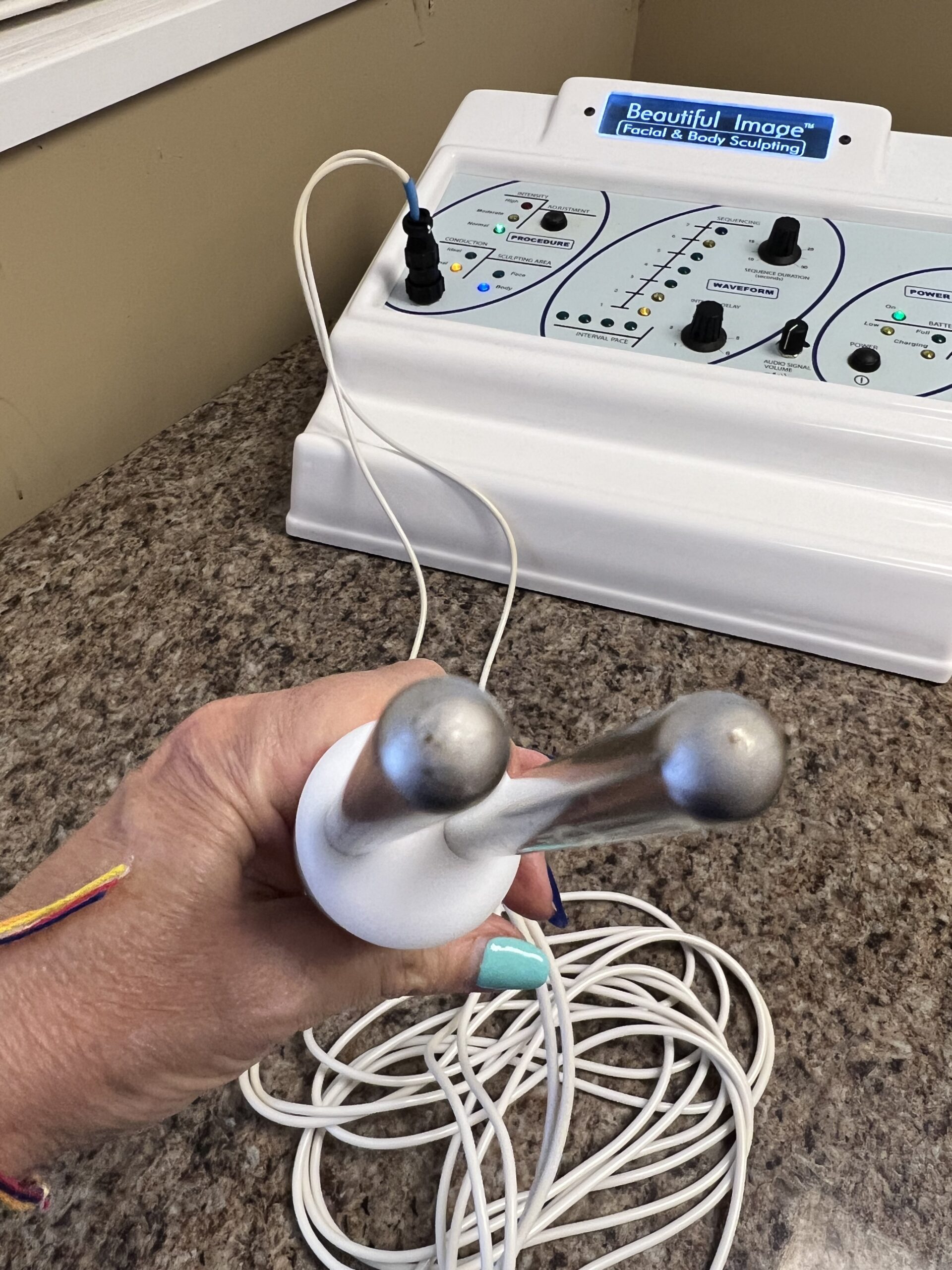 2009 Beautiful Image 900 Microcurrent with Face Handpiece & Body Handpiece - Skin Tightening, Wrinkle Reduction, Sculpting & Contouring - Like New, Perfect Condition - Includes Warranty & Shipping (km/sto)x - Image 11