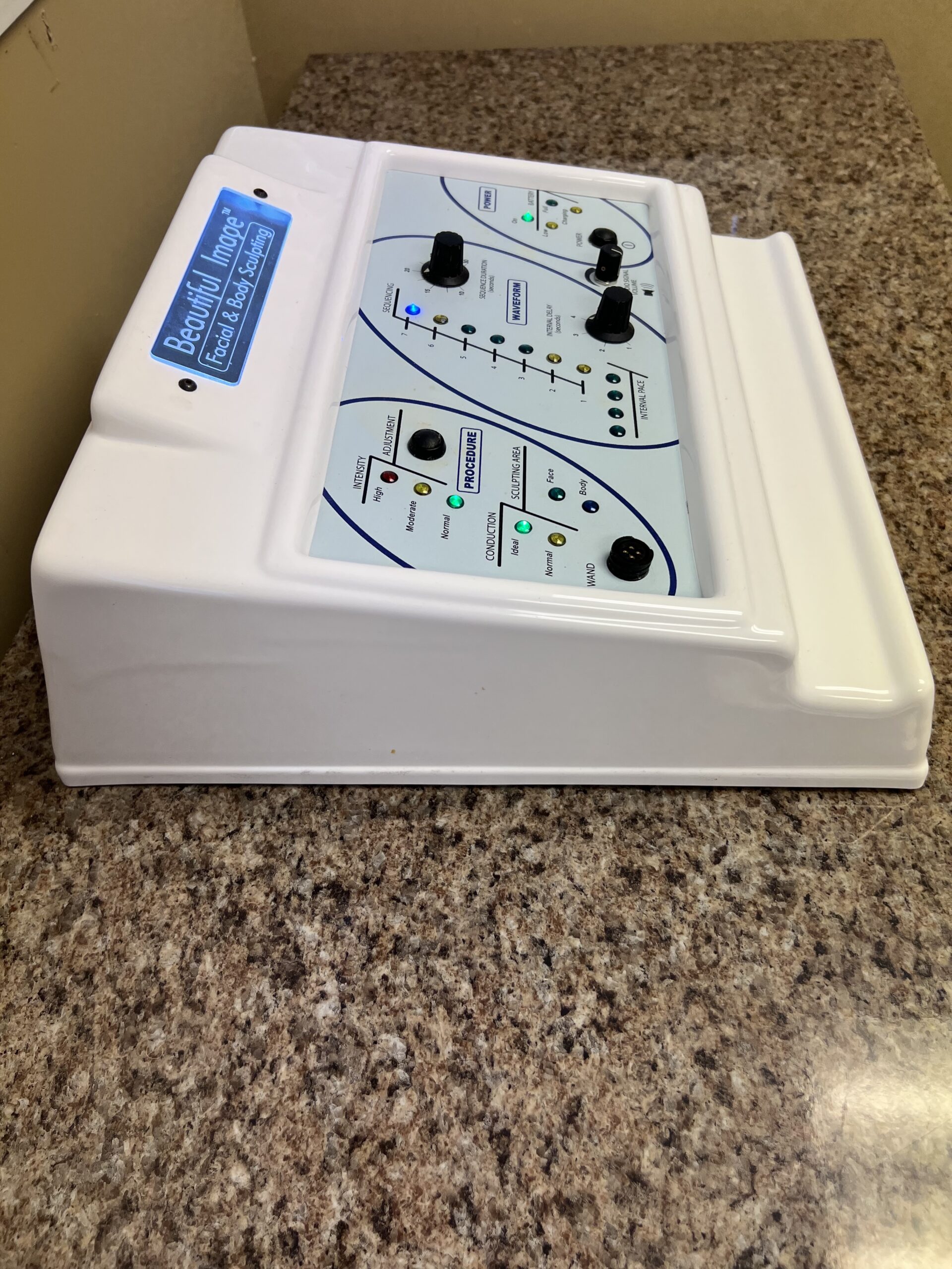 2009 Beautiful Image 900 Microcurrent with Face Handpiece & Body Handpiece - Skin Tightening, Wrinkle Reduction, Sculpting & Contouring - Like New, Perfect Condition - Includes Warranty & Shipping (km/sto)x - Image 3