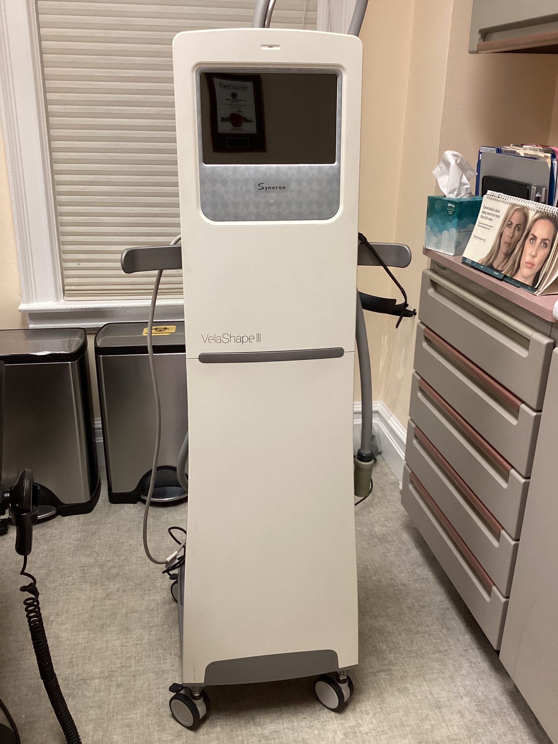 2015 Syneron Candela Velashape III - with VSmooth & VContour Handpieces - Radio Frequency Body Shaping & Cellulite Reduction - INCLUDES WARRANTY & FREE SHIPPING - (km/gre)x - Image 3