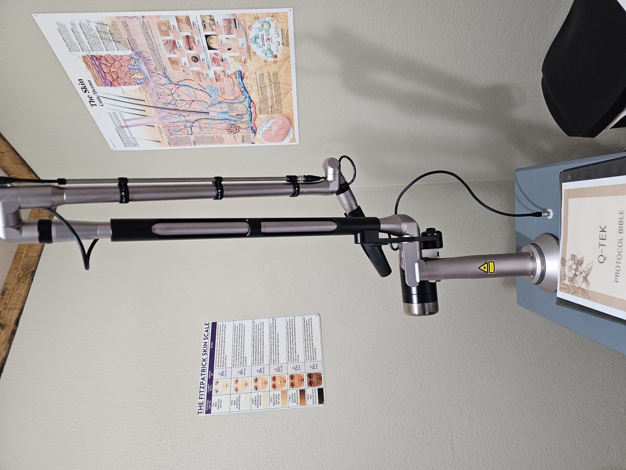 2023 SupraMedical Q-Tek Nd Yag 1064nm/532nm Q-Switched Tattoo Removal Laser - Perfect Condition - Free Shipping - INCLUDES FULL SERVICE INSTALLATION (km/rin)x - Image 7