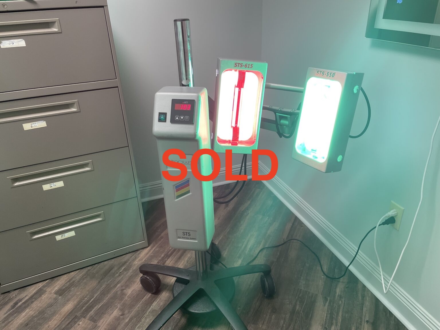 2013 TheraLight VersaClear 100 LED Skin Therapy System - with Green 550nm Skin Rejuvenation & Red 615nm Fine Lines & Wrinkles LED Lamps - Excellent Conditionx