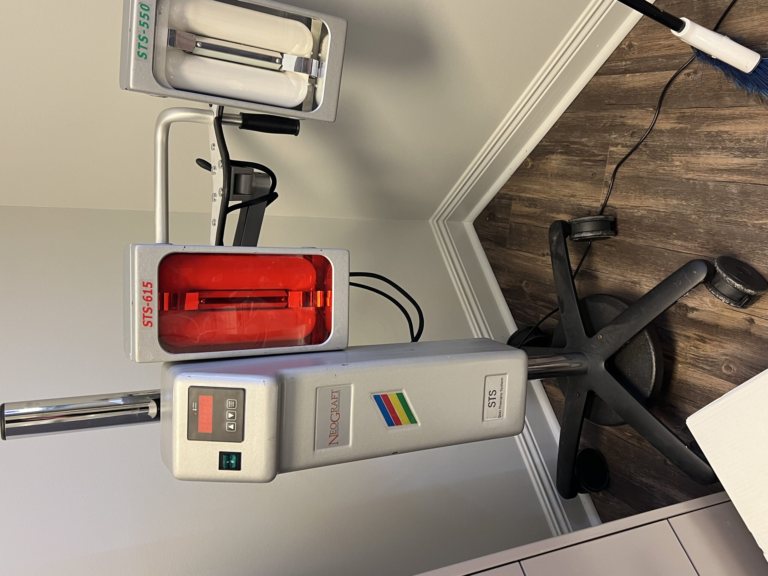 2013 TheraLight VersaClear 100 LED Skin Therapy System - with Green 550nm Skin Rejuvenation & Red 615nm Fine Lines & Wrinkles LED Lamps - Excellent Conditionx - Image 3