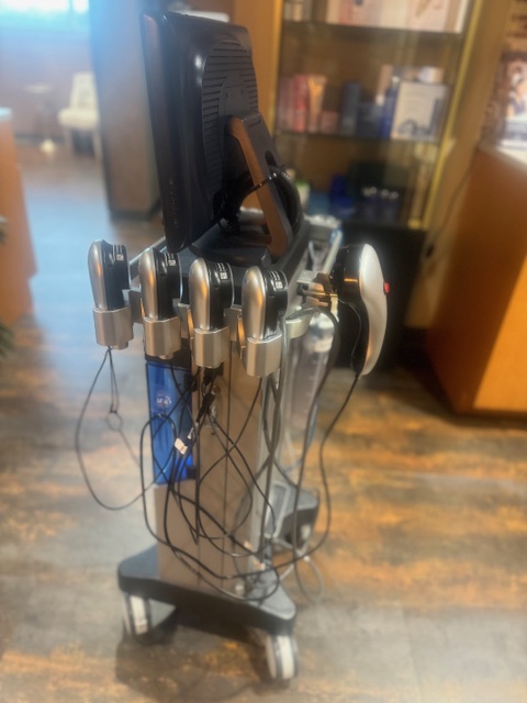 2017 Edge Hydrafacial MD Elite Elo - (2) Handpieces, (1) Skin Image Camera, (4) Wireless LED Lights, & Lymphatic Drainage - Includes Warranty & Free Shipping (km/dan)s - Image 4
