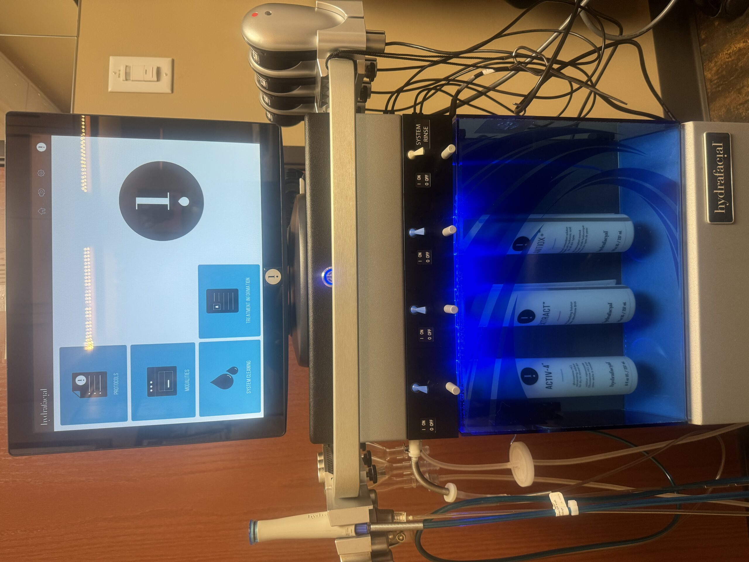 2017 Edge Hydrafacial MD Elite Elo - (2) Handpieces, (1) Skin Image Camera, (4) Wireless LED Lights, & Lymphatic Drainage - Includes Warranty & Free Shipping (km/dan)s - Image 9
