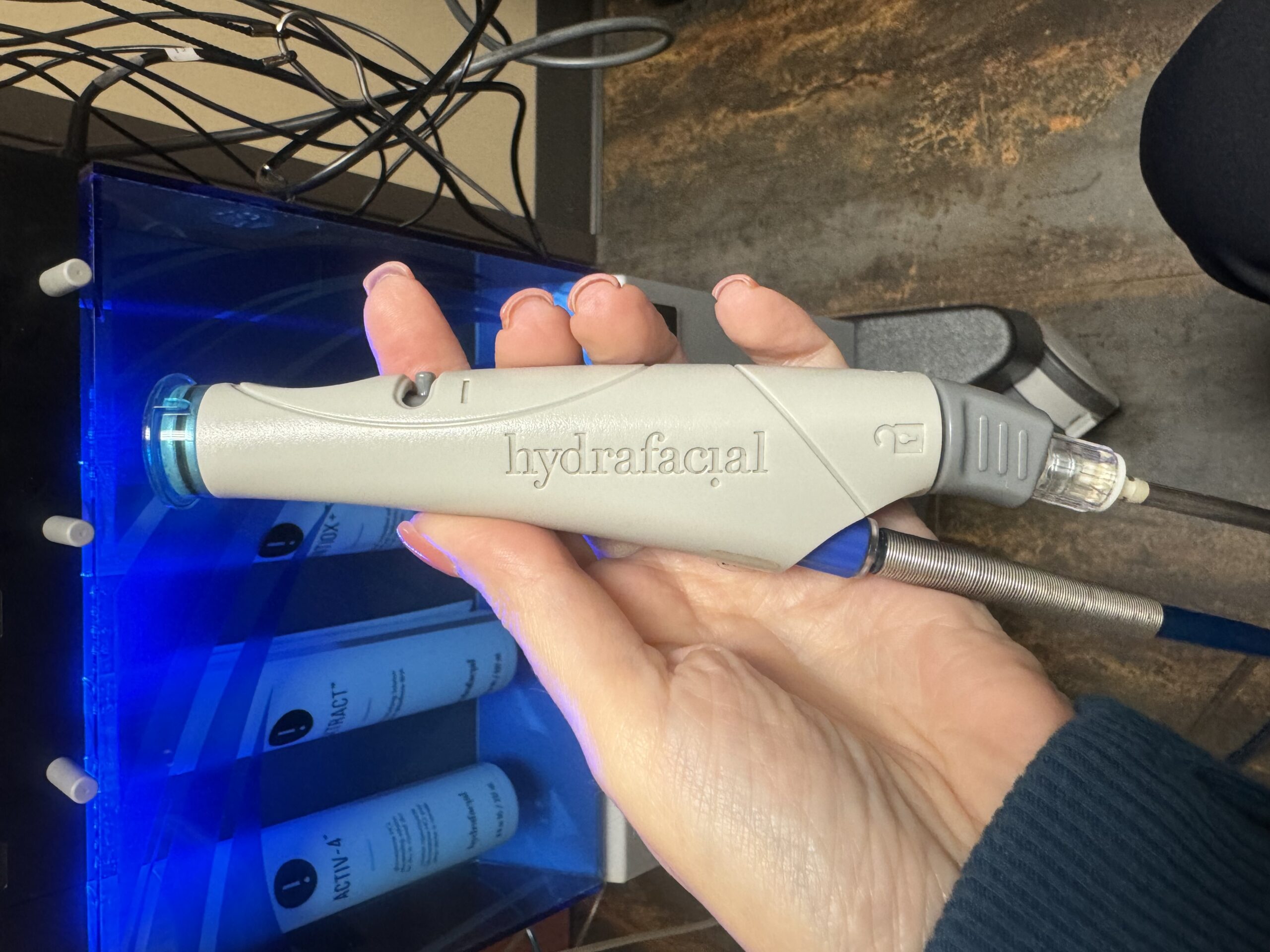 2017 Edge Hydrafacial MD Elite Elo - (2) Handpieces, (1) Skin Image Camera, (4) Wireless LED Lights, & Lymphatic Drainage - Includes Warranty & Free Shipping (km/dan)s - Image 12