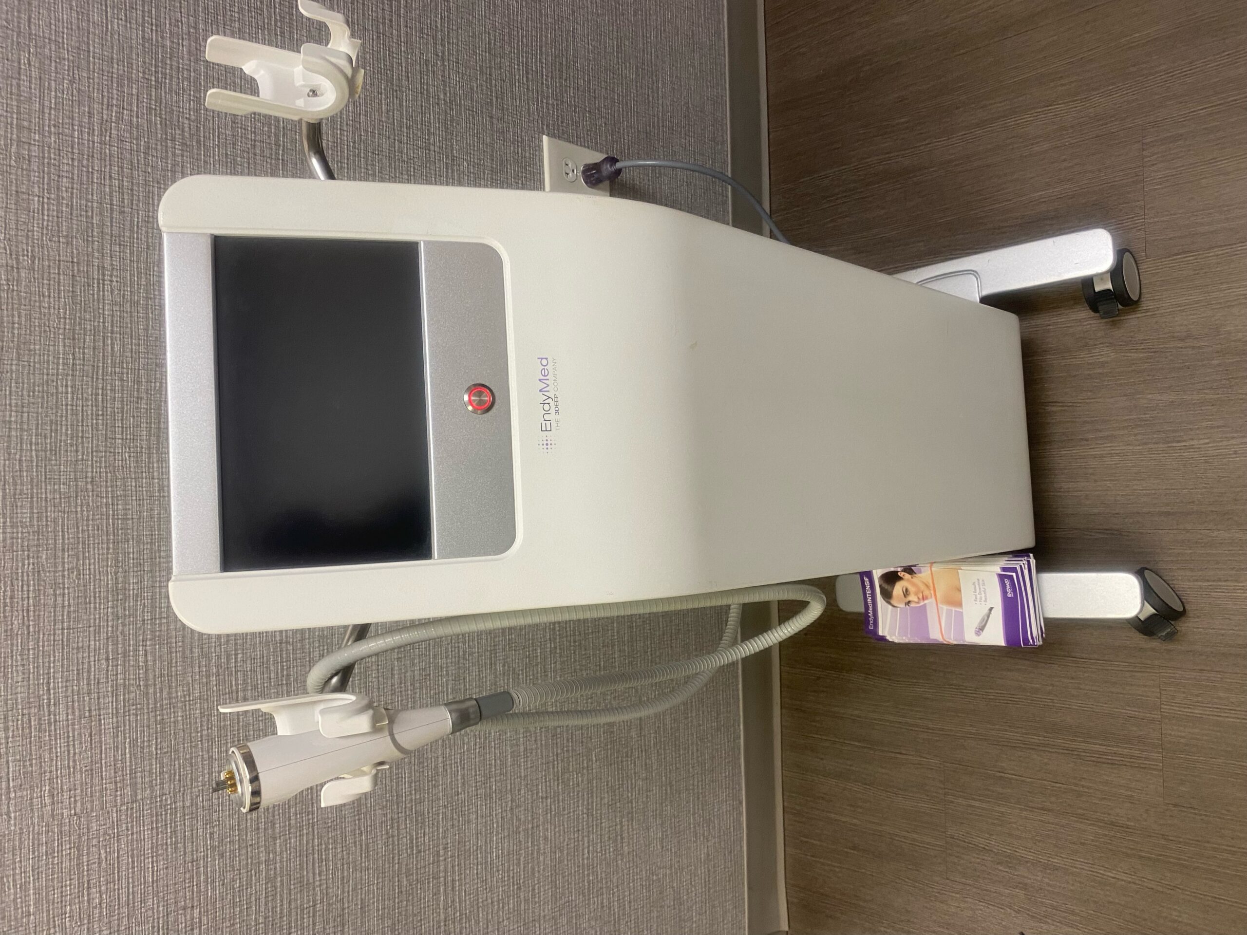 2014 EndyMed Pro with (1) Handpieces - Intensif Fractional Microneedling - for Acne Scars, Deep Wrinkles, Stretch Marks, & Skin Rejuvenation - Free Shipping & Warranty (km/law)x - Image 2