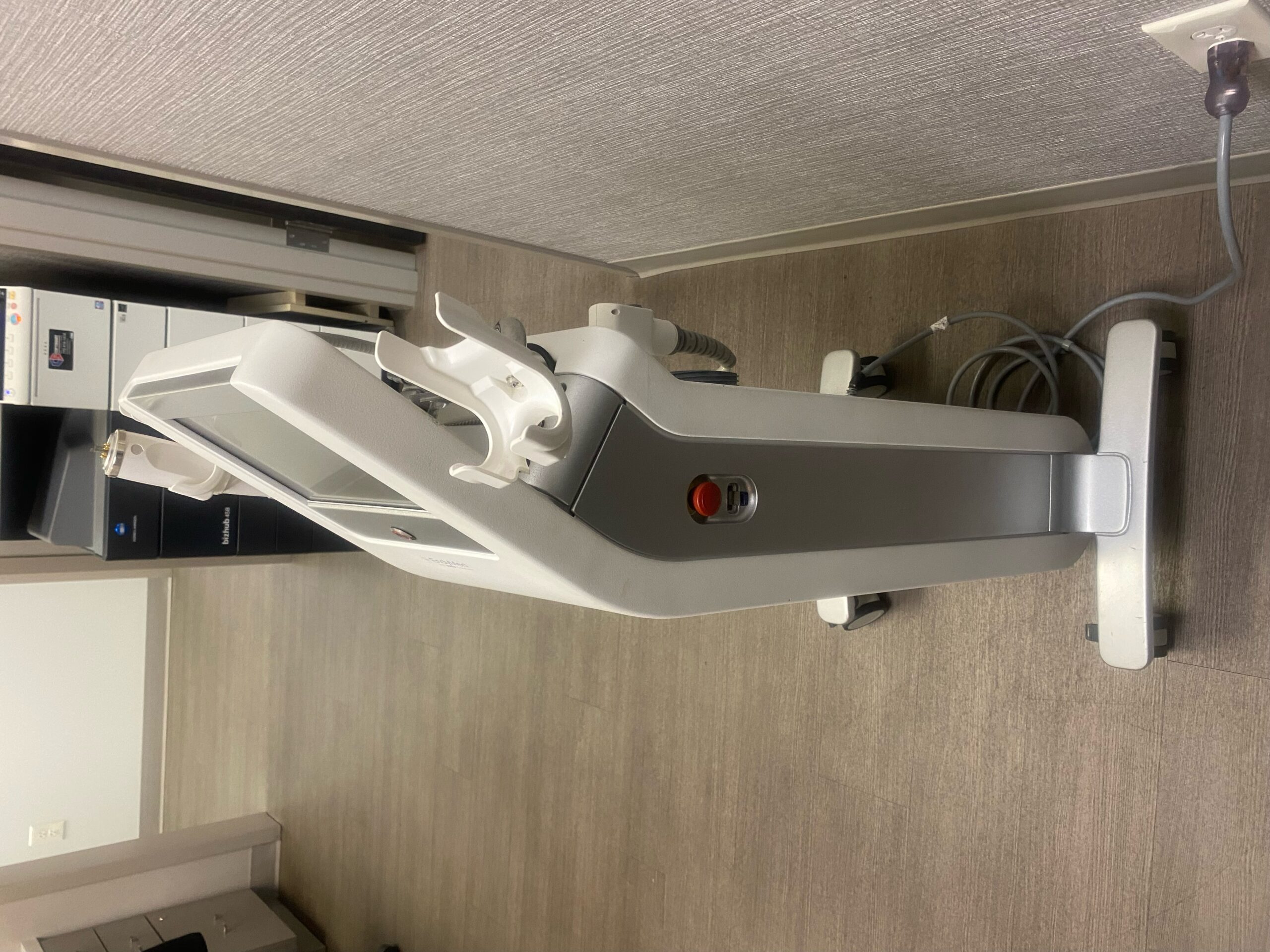 2014 EndyMed Pro with (1) Handpieces - Intensif Fractional Microneedling - for Acne Scars, Deep Wrinkles, Stretch Marks, & Skin Rejuvenation - Free Shipping & Warranty (km/law)x - Image 3