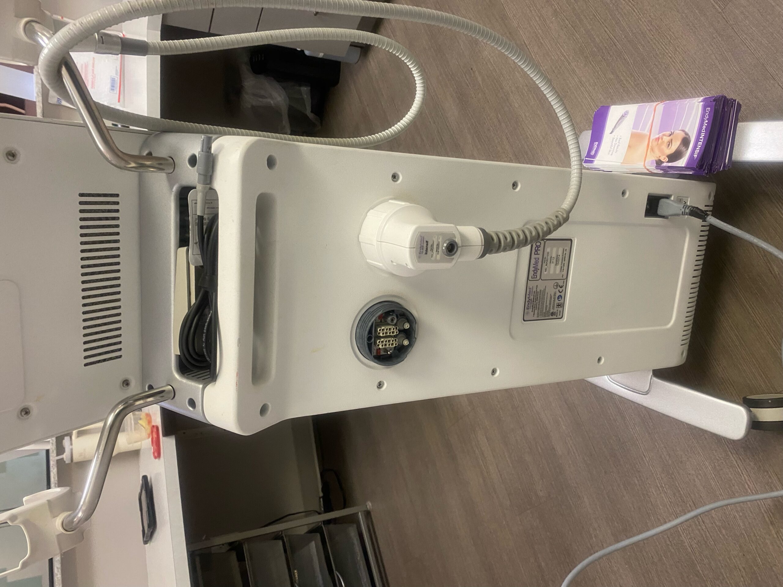 2014 EndyMed Pro with (1) Handpieces - Intensif Fractional Microneedling - for Acne Scars, Deep Wrinkles, Stretch Marks, & Skin Rejuvenation - Free Shipping & Warranty (km/law)x - Image 5