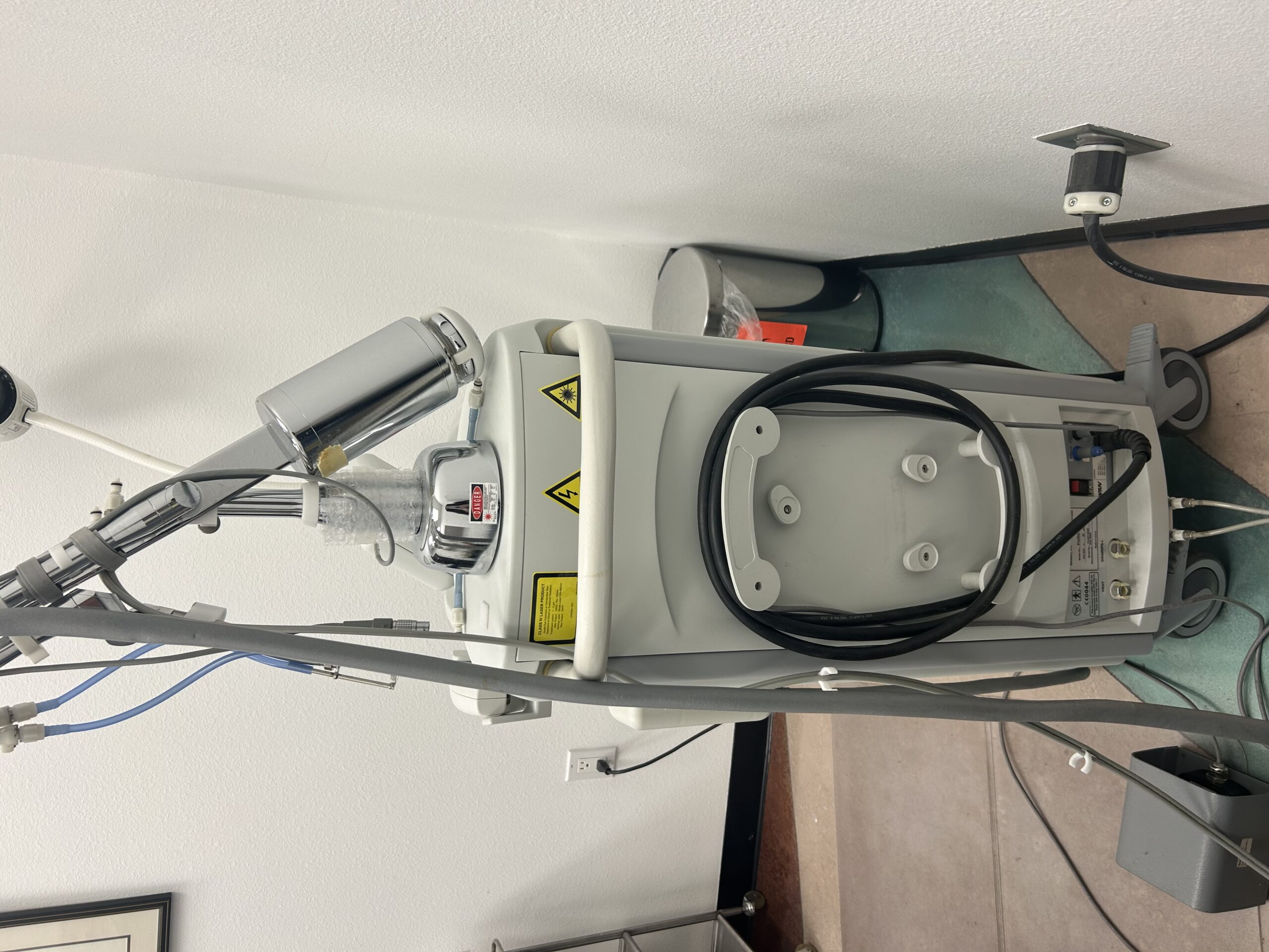 2004 Sciton Profile with BBL w/ (7) Filters, CLEAR SCAN 1064nm Nd Yag Hair Removal & Vascular, CONTOUR 2940nm Erbium Yag Resurfacing & Profractional - Includes Skin Chiller - Excellent Condition - Free Shipping & Warranty (km/kee)x - Image 4