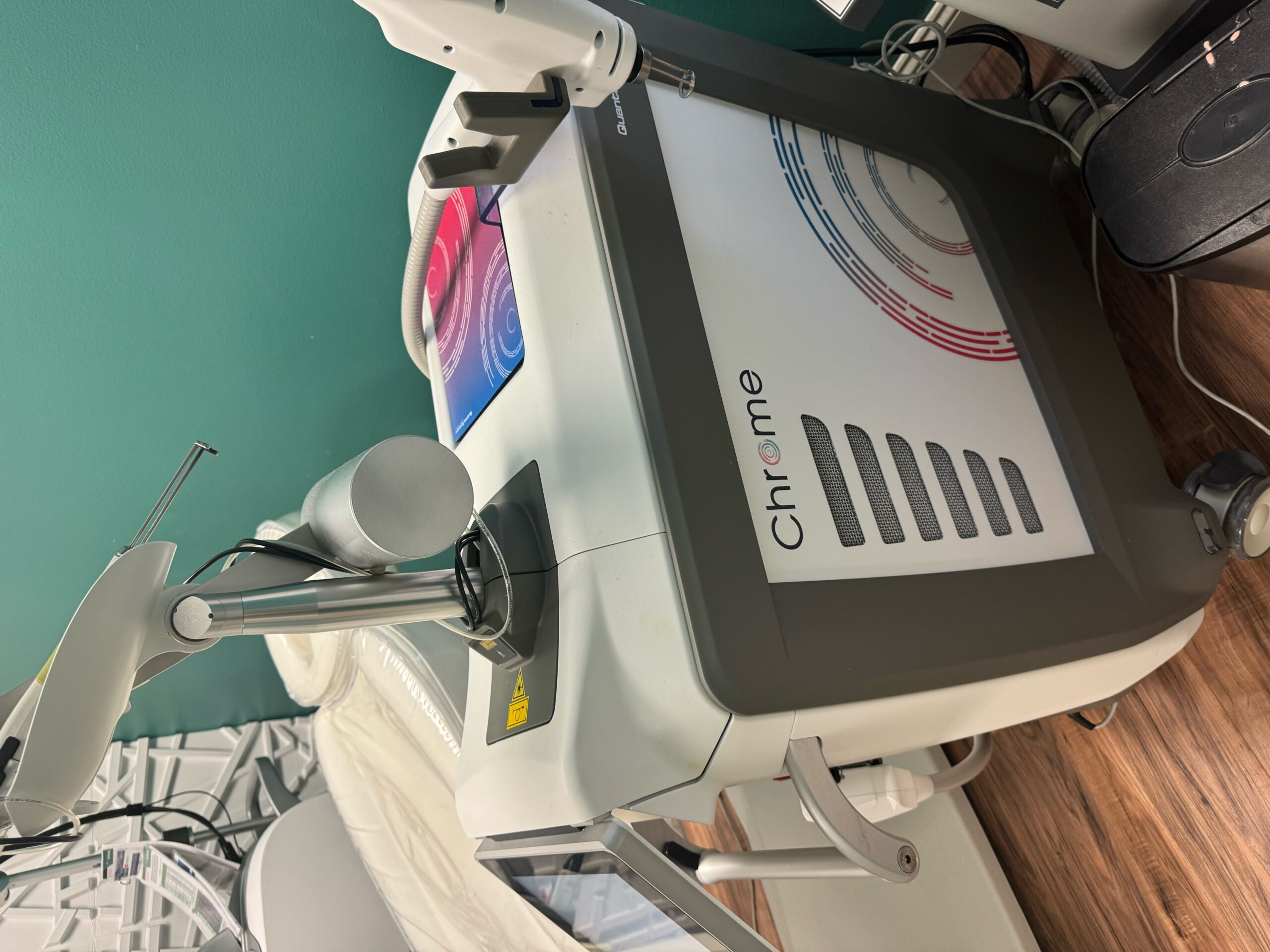 2021 Quanta Chrome with Optizoom, NaturaPeel, Microbeam HC & Microbeam DF - Q-Switched Nd Yag Handpieces, & Twain 2940nm Handpiece - Free Installation, Shipping & Warranty (km/kel)x - Image 3