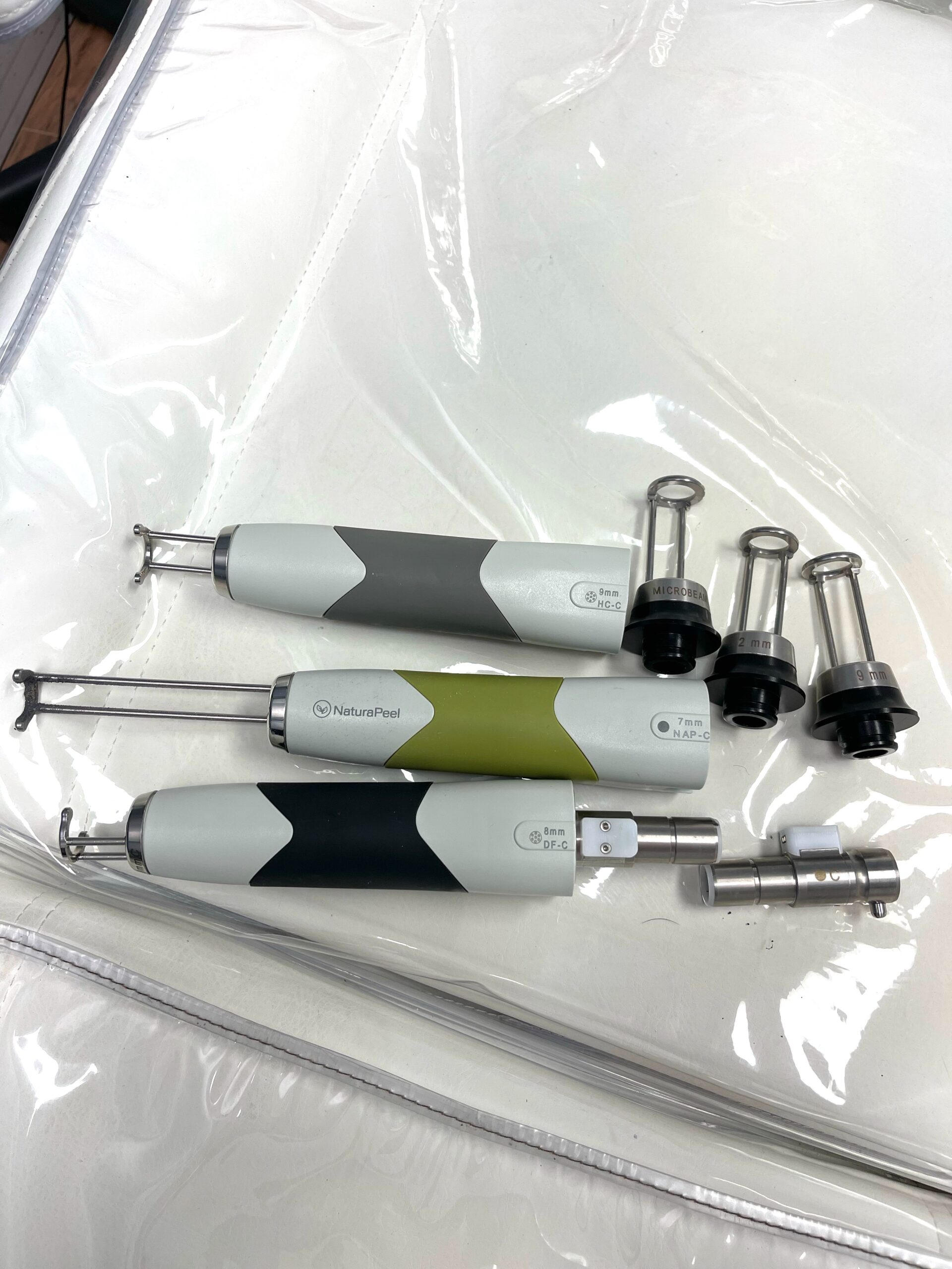 2021 Quanta Chrome with Optizoom, NaturaPeel, Microbeam HC & Microbeam DF - Q-Switched Nd Yag Handpieces, & Twain 2940nm Handpiece - Free Installation, Shipping & Warranty (km/kel)x - Image 10