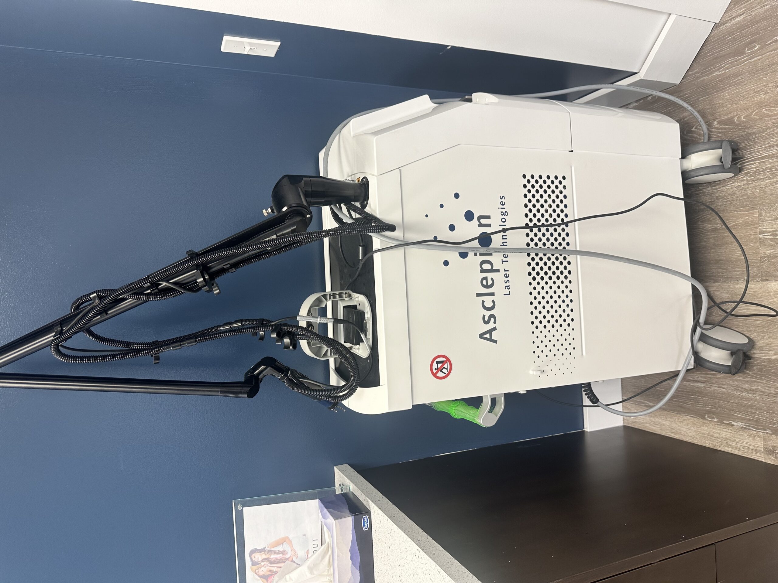 2018 Cutera Asclepion Juliet - with 2940nm Erbium Yag Handpiece for Skin Rejuvenation & Resurfacing - Free Shipping & Warranty (km/mar)s - Image 3