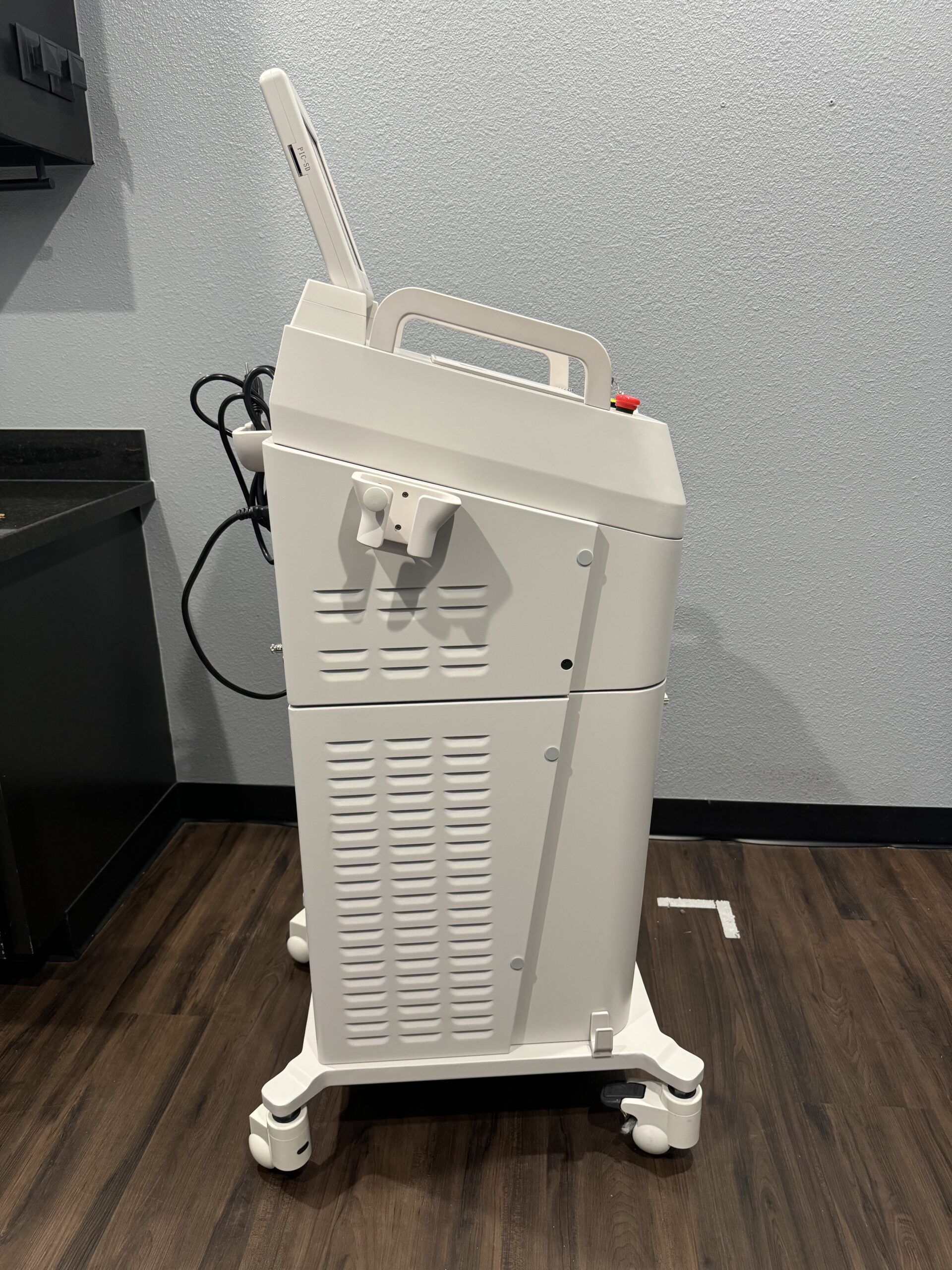 2023 Rohrer Spectrum Multi-Platform System with 2 Handpieces - 2940 nm Erbium Yag & Q-Switched Nd Yag 532 / 1064 nm – ONLY 36,868 SYSTEM PULSES - 90 Day Warranty & Shipping Included (km/poc)s - Image 4