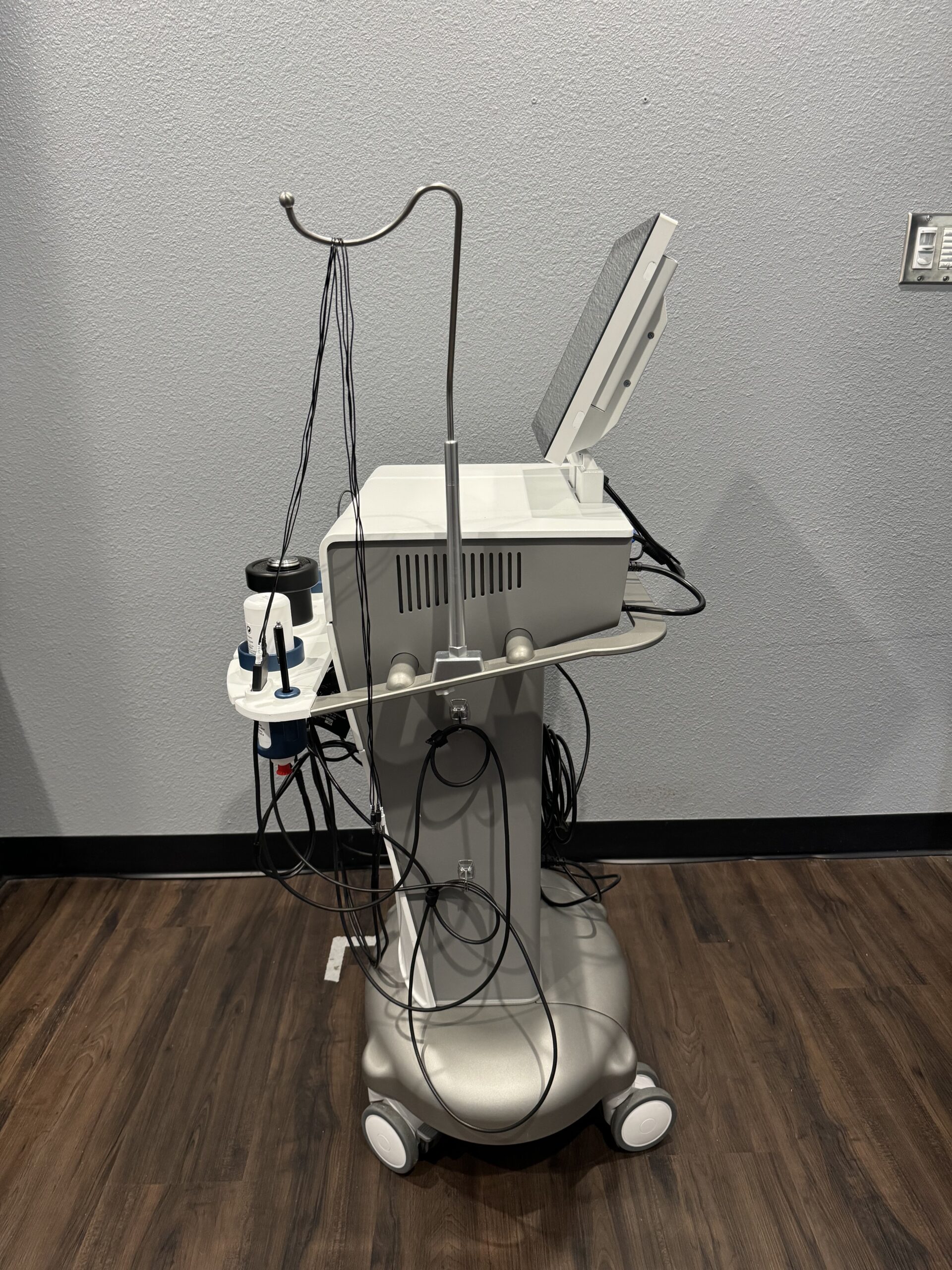2023 Cellsound Aesthetics BRH-A2 with Photo Fact Center - Ultrasound and Electrostimulation Ulcer, Wound Healing & Skin Tightening - Includes $1,250 worth of Electrode Transducers - INCLUDES CONSUMABLES PURCHASING SUPPORT - Free Shipping & Warranty (km/poc)x - Image 3