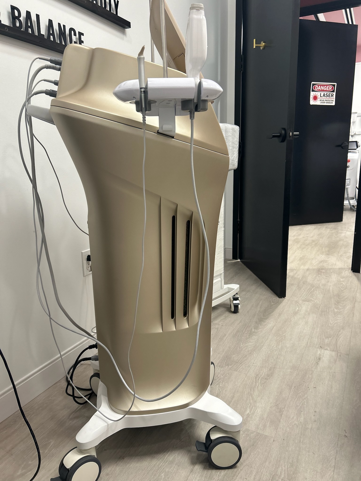 2024 Brand New Hironic Silkro Radio Frequency Microneedling - Skin Tightening & Skin Rejuvenation - NO RECERTIFICATION REQUIRED (km/sch)x - Image 4