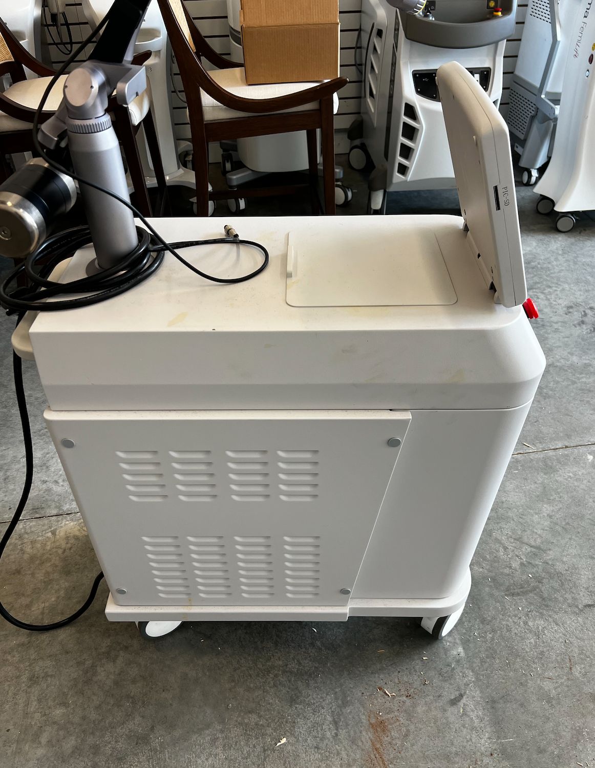 2020 Rohrer Aesthetics PicoLazer - PICOSECOND 1064nm & 532nm - Tattoo & Pigment, Wrinkle & Acne Scars Removal Laser - w/ Fractional Handpiece - INCLUDES PROFESSIONAL INSTALLATION - Free Shipping & Warranty (km/vw)s - Image 8