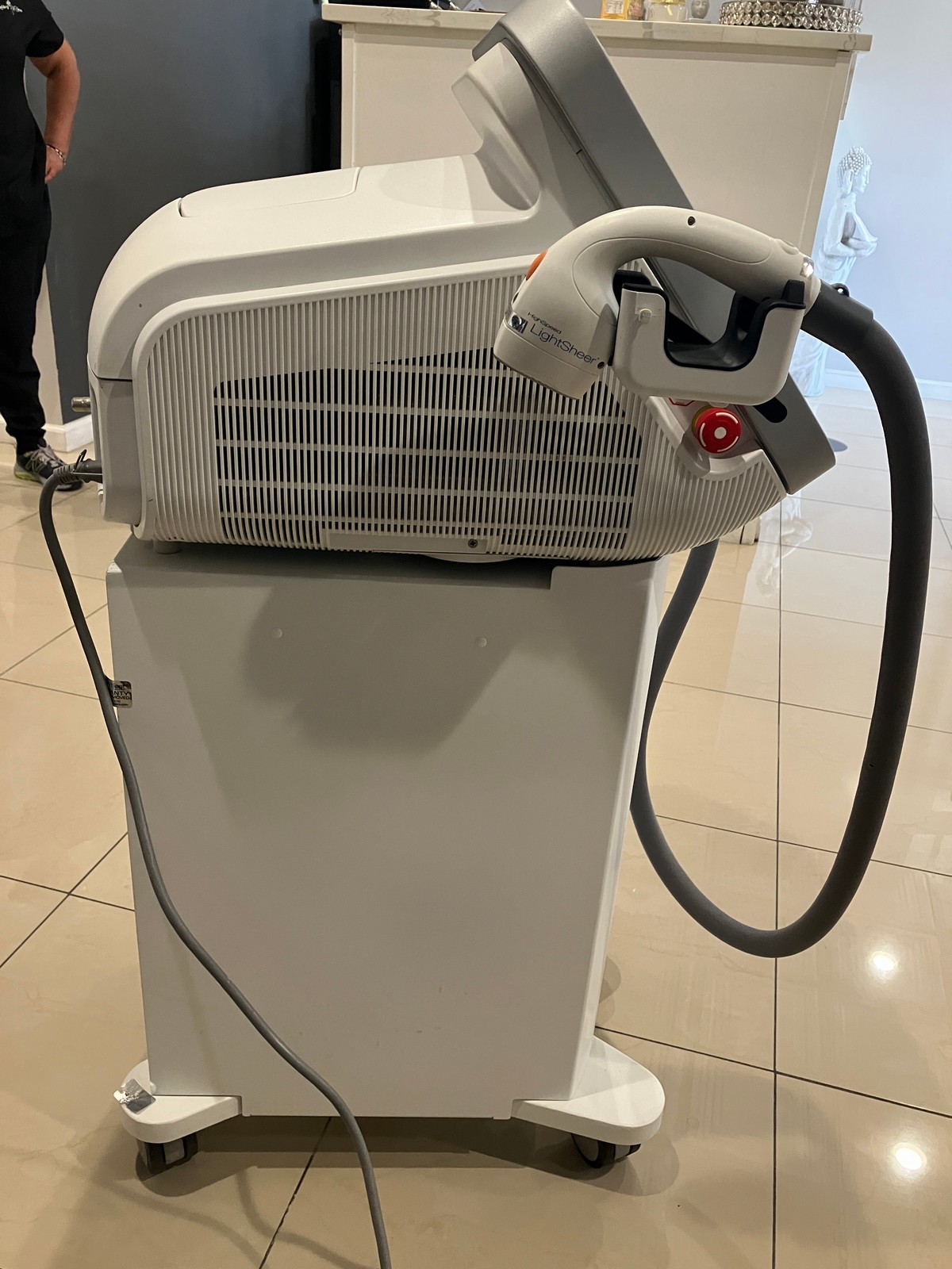 2017 Lumenis Lightsheer Desire with HS & XC Handpieces - 805nm Diode - For All Skin Types - Hair Removal, Pigment, Vein, Wrinkles - LOW PULSES - Free Shipping & 90 Day Warranty (km/jg-vw)s - Image 4
