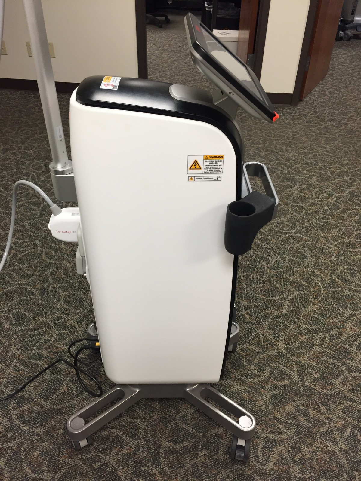 2022 Lutronic Genius RF Microneedling Radio Frequency Device - DOES NOT INCLUDE SUPPORT FOR TIP ORDERING - Free Shipping & Warranty (km/jg)x - Image 4