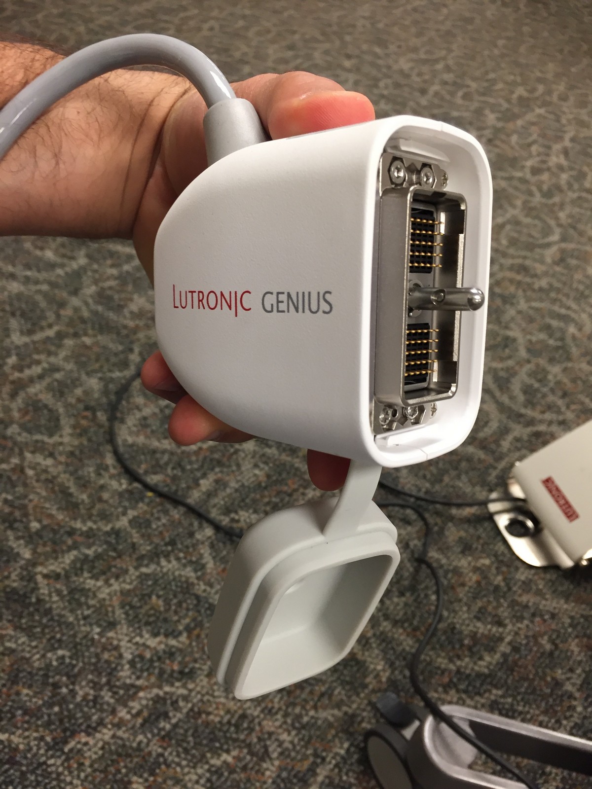 2022 Lutronic Genius RF Microneedling Radio Frequency Device - DOES NOT INCLUDE SUPPORT FOR TIP ORDERING - Free Shipping & Warranty (km/jg)x - Image 10