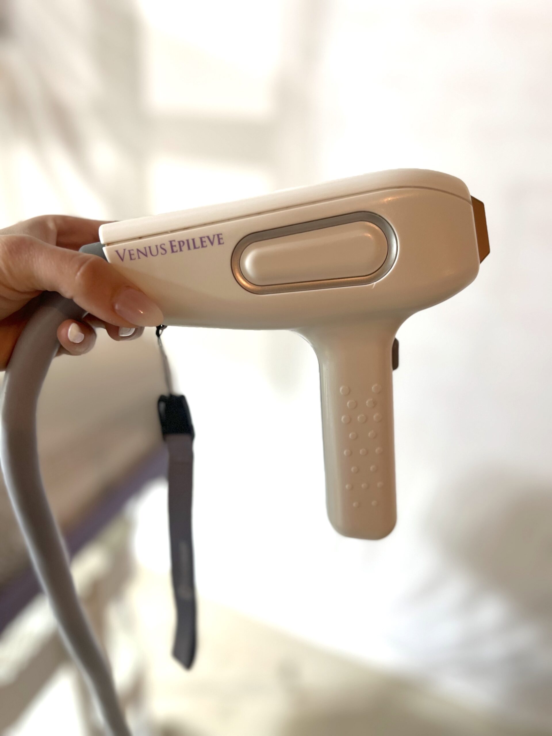 Epileve diode laser handpiece side view