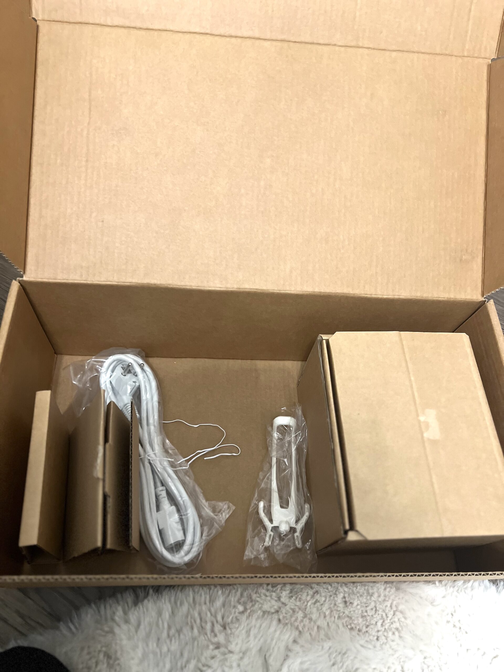 Epileve accessories packaging with cables and components