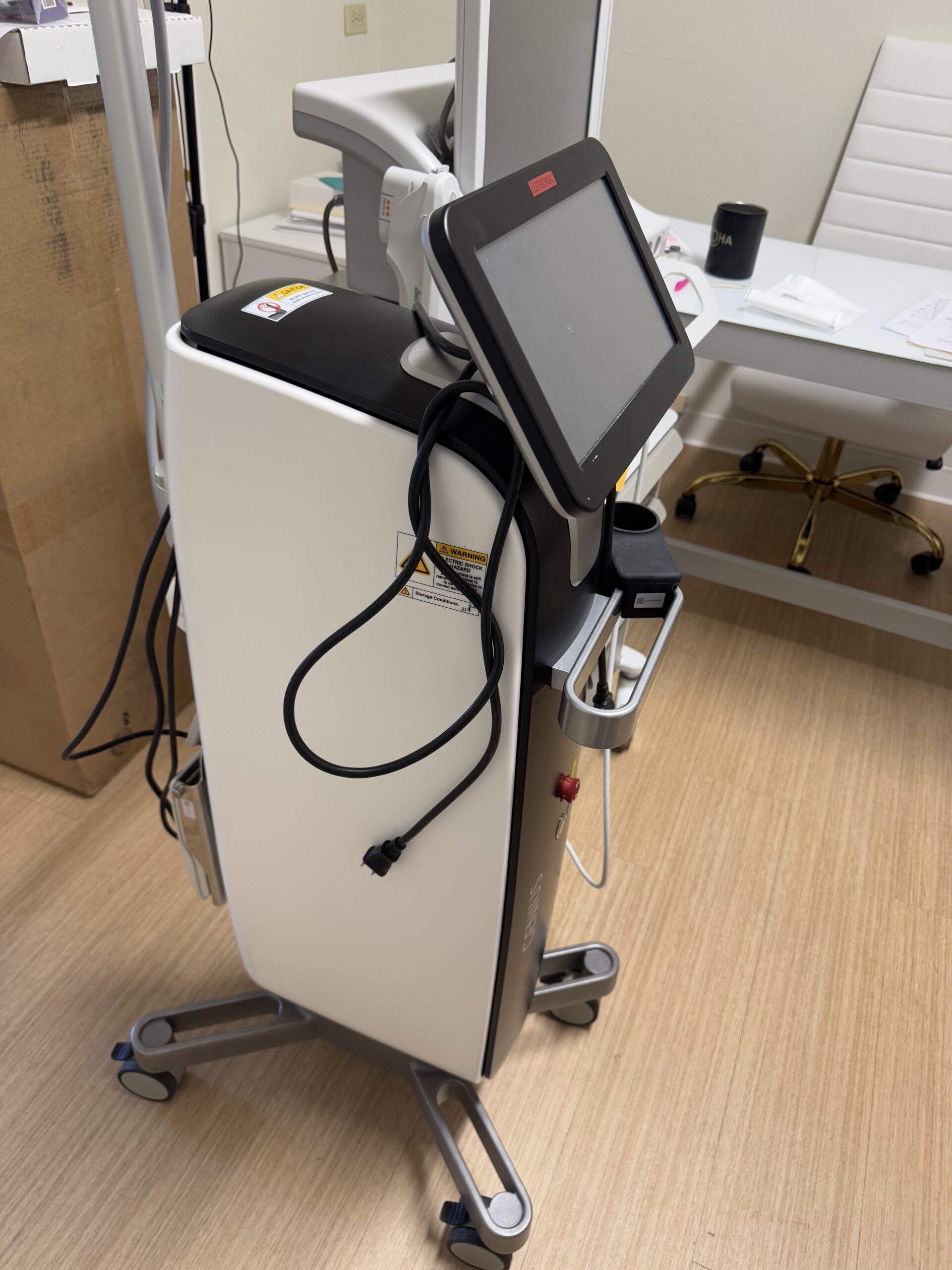 Lutronic 2022 Genius left side view