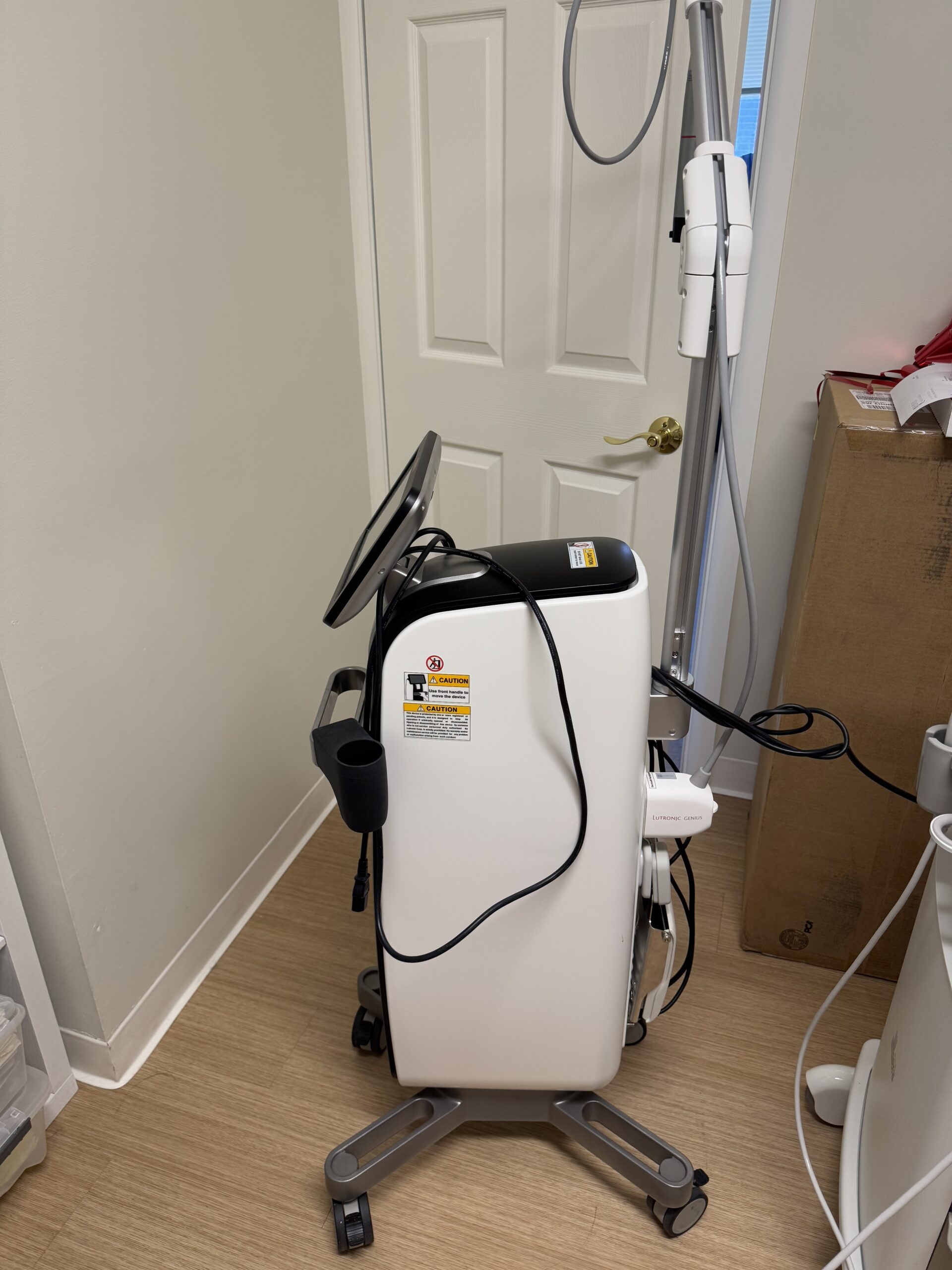2022 RF Microneedling right side view