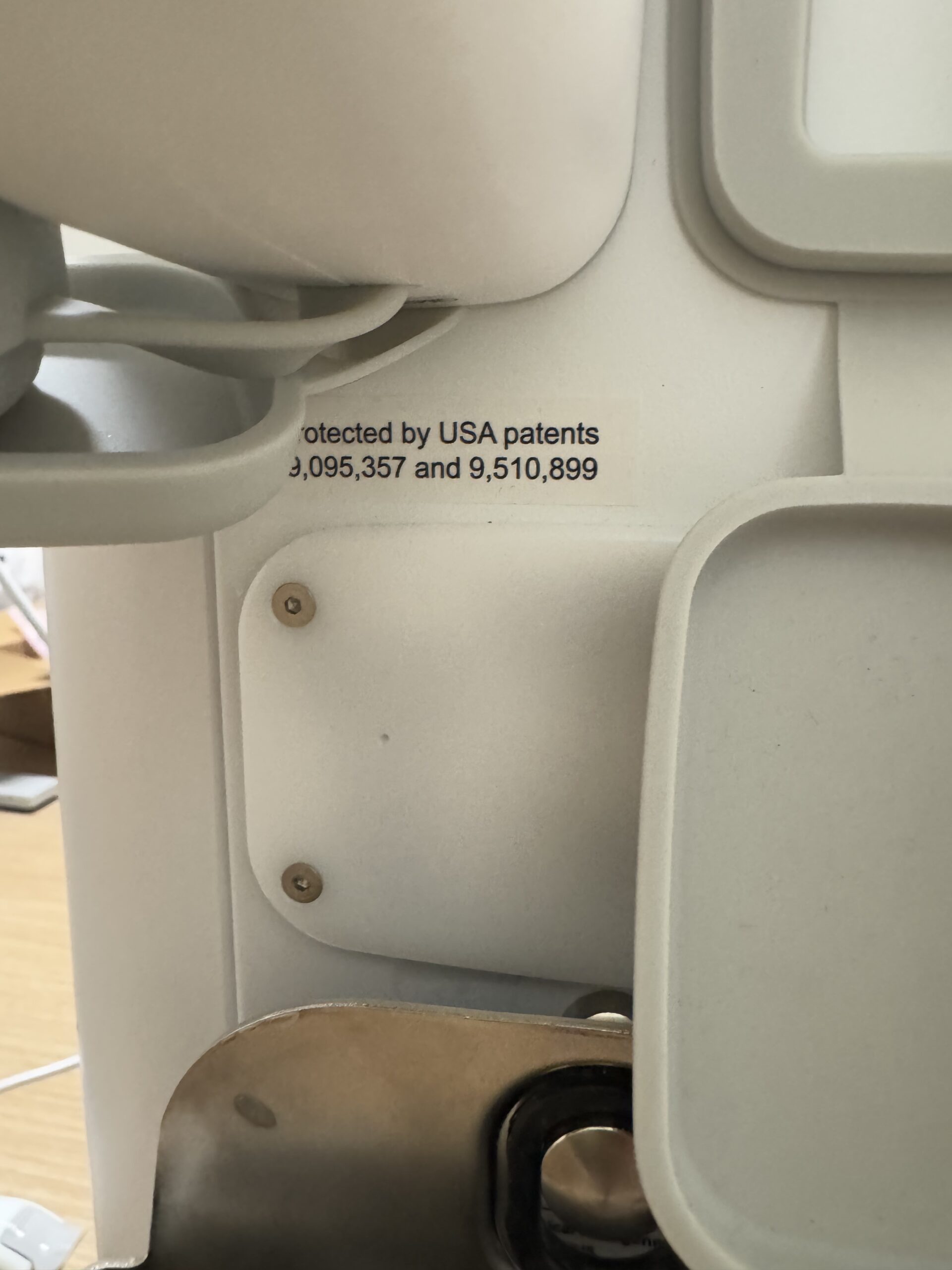 Lutronic Genius device rear panel connection detail