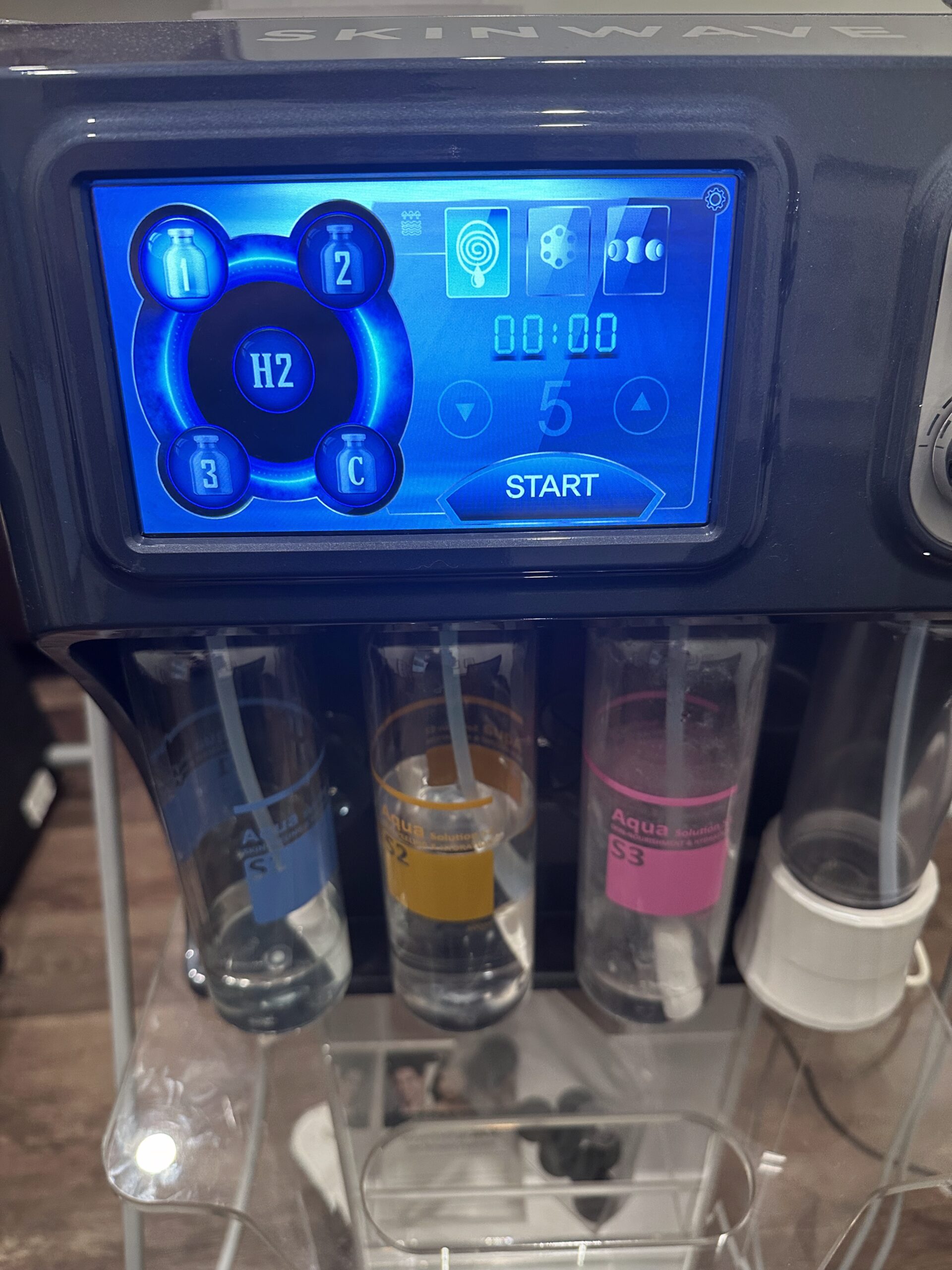 Cartessa SkinWave control interface screen with solution containers