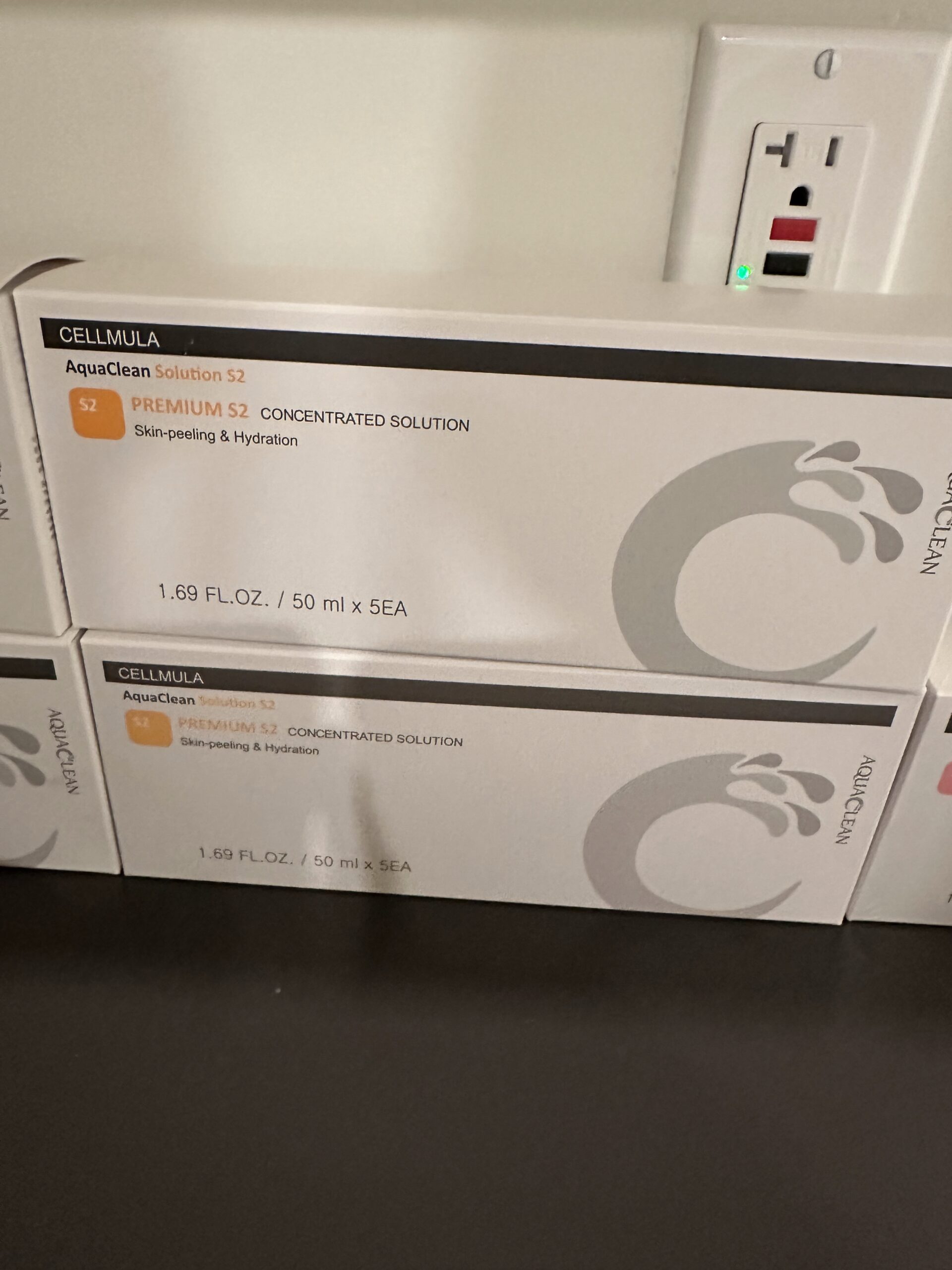 SkinWave treatment solution packaging boxes