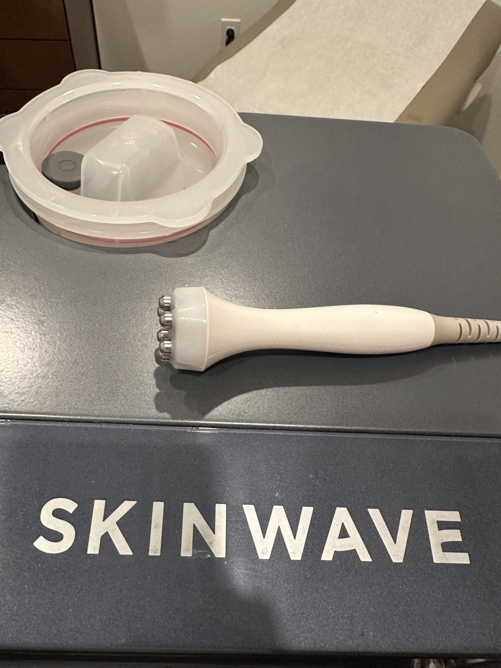 SkinWave hydro facial applicator connector detail