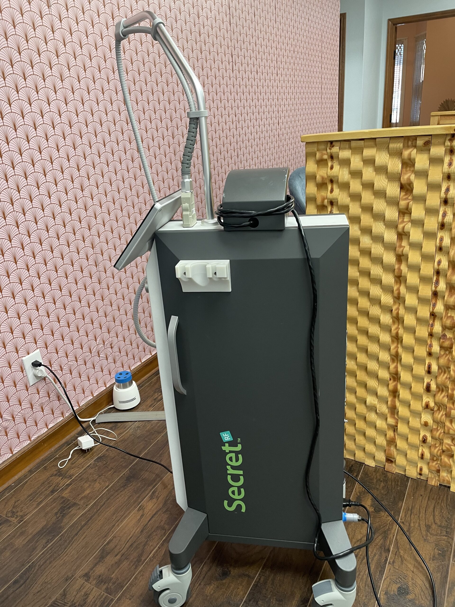 2021 Ilooda Secret RF 2.0 Microneedling Radio Frequency with 25-Pin Handpiece - NO RECERTIFICATION REQUIRED for TIP PURCHASING - CONSUMABLE SUPPORT INCLUDED - Free Shipping & Warranty (km/nin)x - Image 4