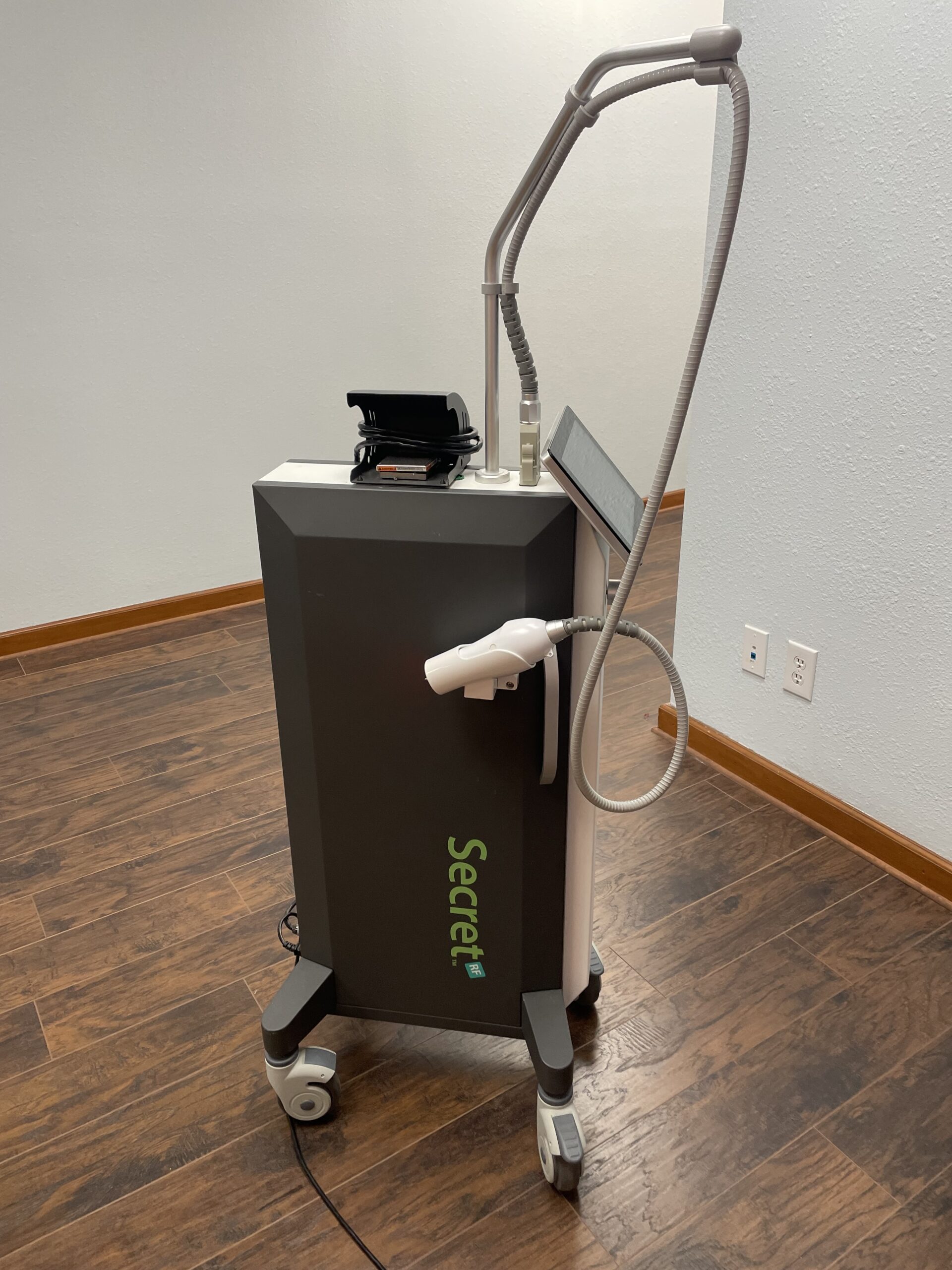 2021 Ilooda Secret RF 2.0 Microneedling Radio Frequency with 25-Pin Handpiece - NO RECERTIFICATION REQUIRED for TIP PURCHASING - CONSUMABLE SUPPORT INCLUDED - Free Shipping & Warranty (km/nin)x - Image 5