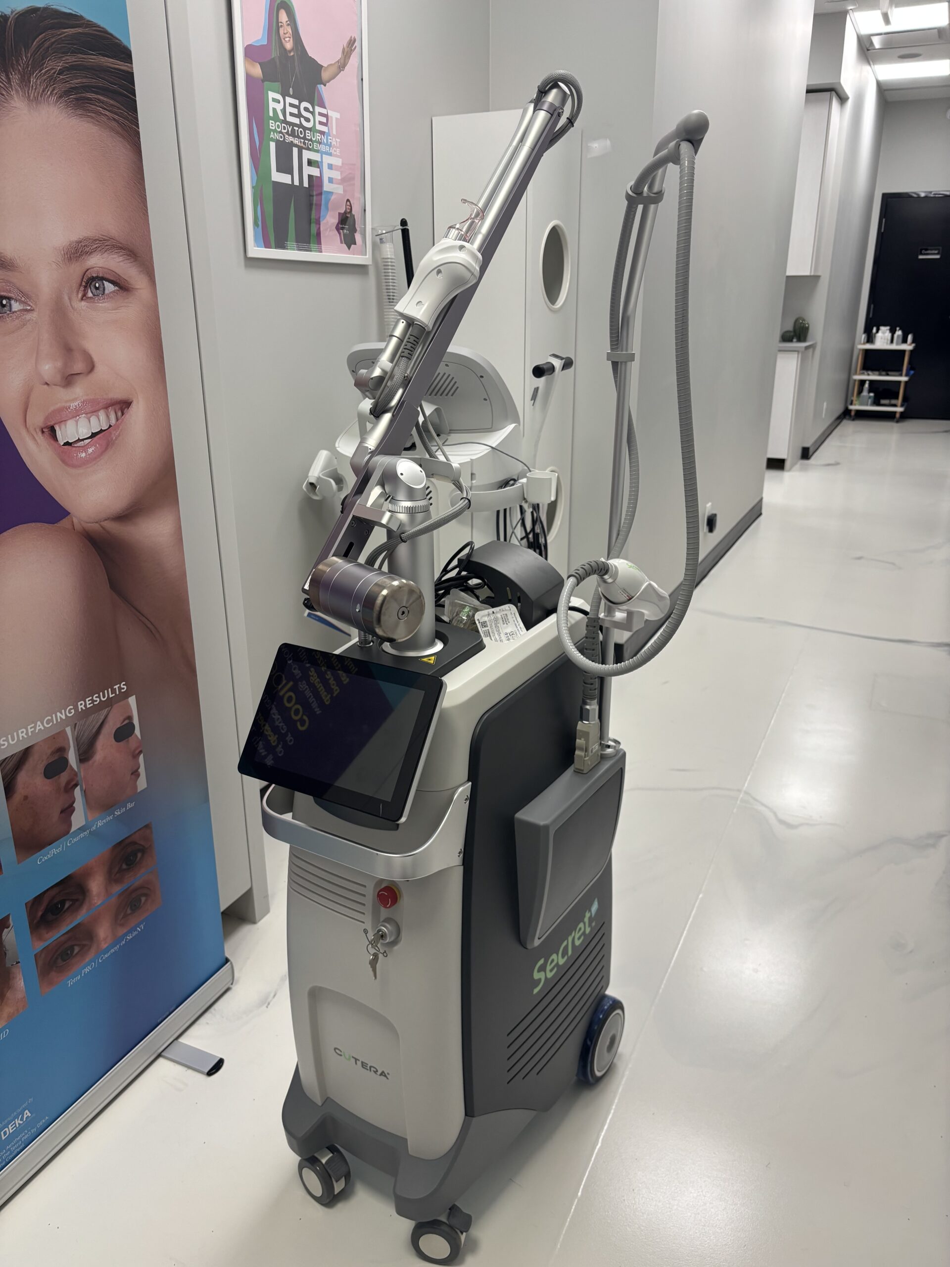 2021 Cutera Secret PRO - Co2 Fractional & RF Microneedling System - Co2 Fractional Handpiece, & Radio Frequency with 25-Pin/60 Pin Handpiece - CONSUMABLE PURCHASING SUPPORT INCLUDED - Only 33 Hours of Use - Free Shipping & Warranty (km/tru) - Image 2