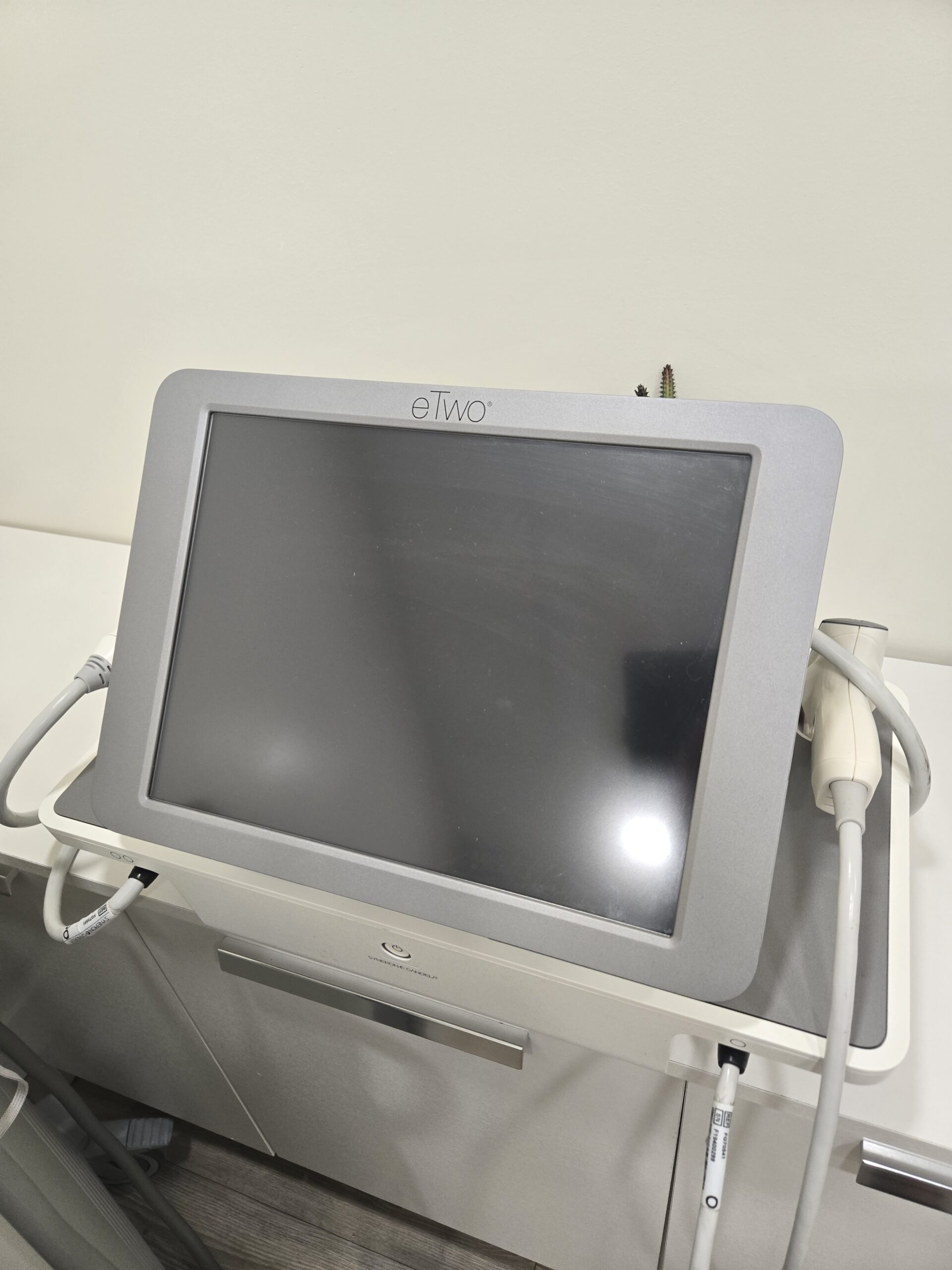2019 Syneron eTwo w/ Sublative & Sublime HPs, Radio Frequency & Infared Light for Fractional, Sublative Skin Rejuvenation - FREE SHIPPING & WARRANTY (km/qui)s - Image 2