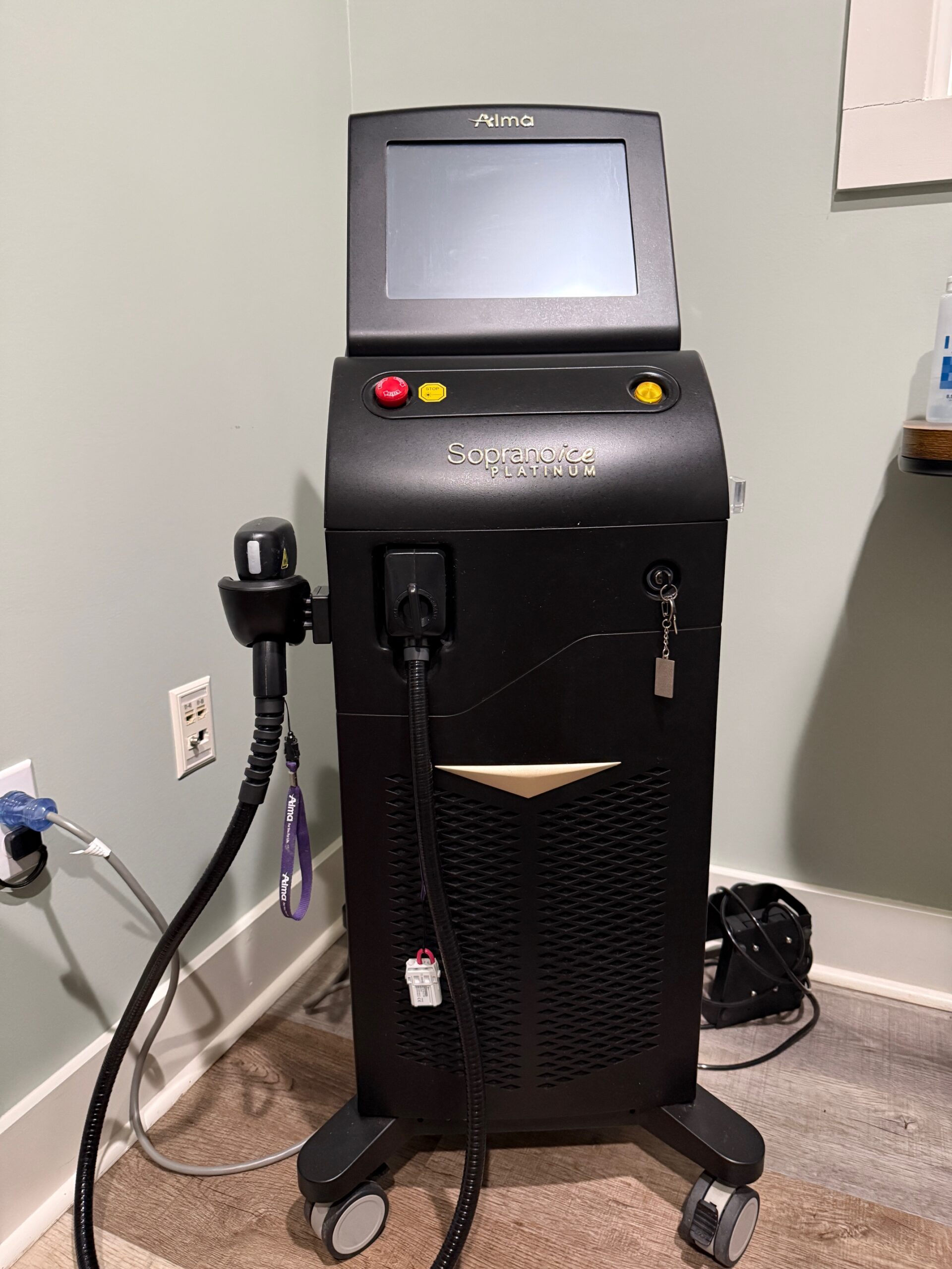 2022 Alma Soprano Ice PLATINUM - WITH 2 HANDPIECES - Trio 3D 2cm x 2cm Spot Size Handpiece, & Ice Speed Diode Handpiece - Diode 810, Alex 755nm & Nd Yag 1064nm Hair Removal Laser - Low Pulses - Free Shipping & Warranty (jp/mof)s - Image 2