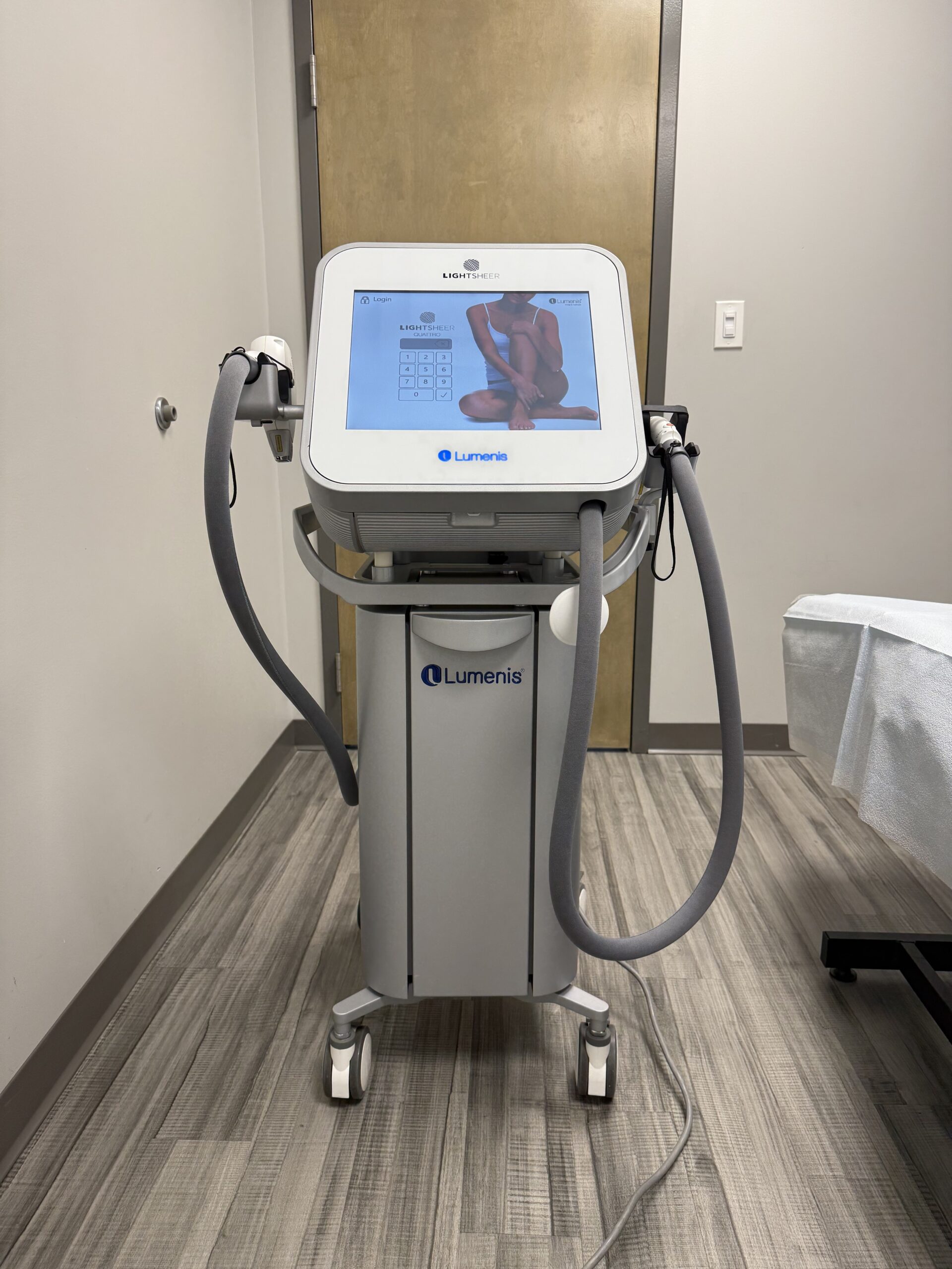 2022 Lumenis Lightsheer Quattro with (4) Handpieces with Low Pulses for Diode Hair Removal, Pigment, Vascular, Wrinkles, 4 Handpieces – HS 805 nm, HS 1060 nm with 22 x 35 mm Spot Sizes, XC 805 12x12mm, ET 1060 9x9mm Spot Sizes - Free Shipping & Warranty (jp/jus)x - Image 2