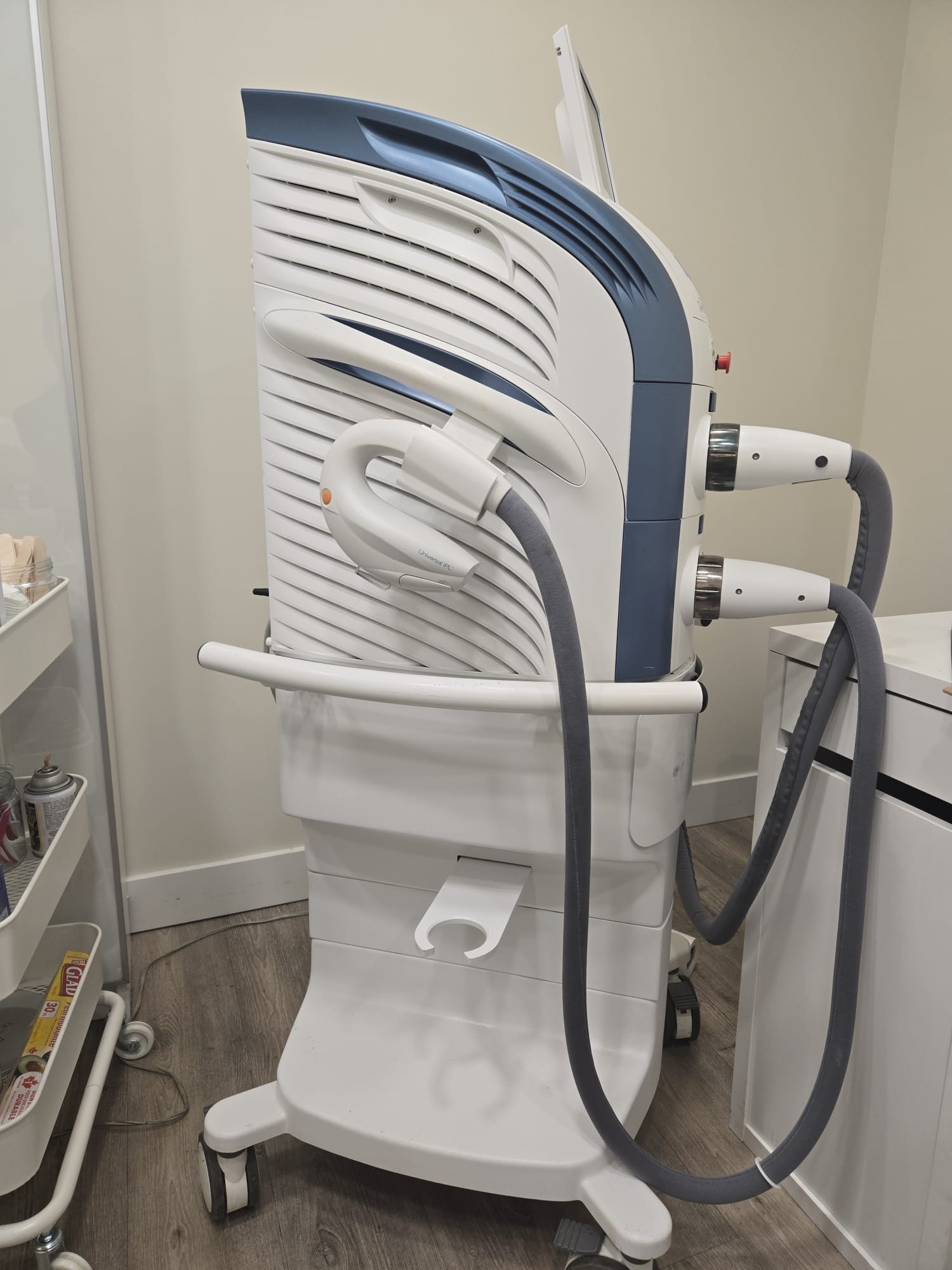 2013 Lumenis Stellar M22 with 5 Handpieces - (2) IPL, Nd Yag, Q-switched, & ResurfX - ONLY 79,671 SYSTEM PULSES - Excellent Condition - Free Shipping & Warranty (km/qui)x - Image 4