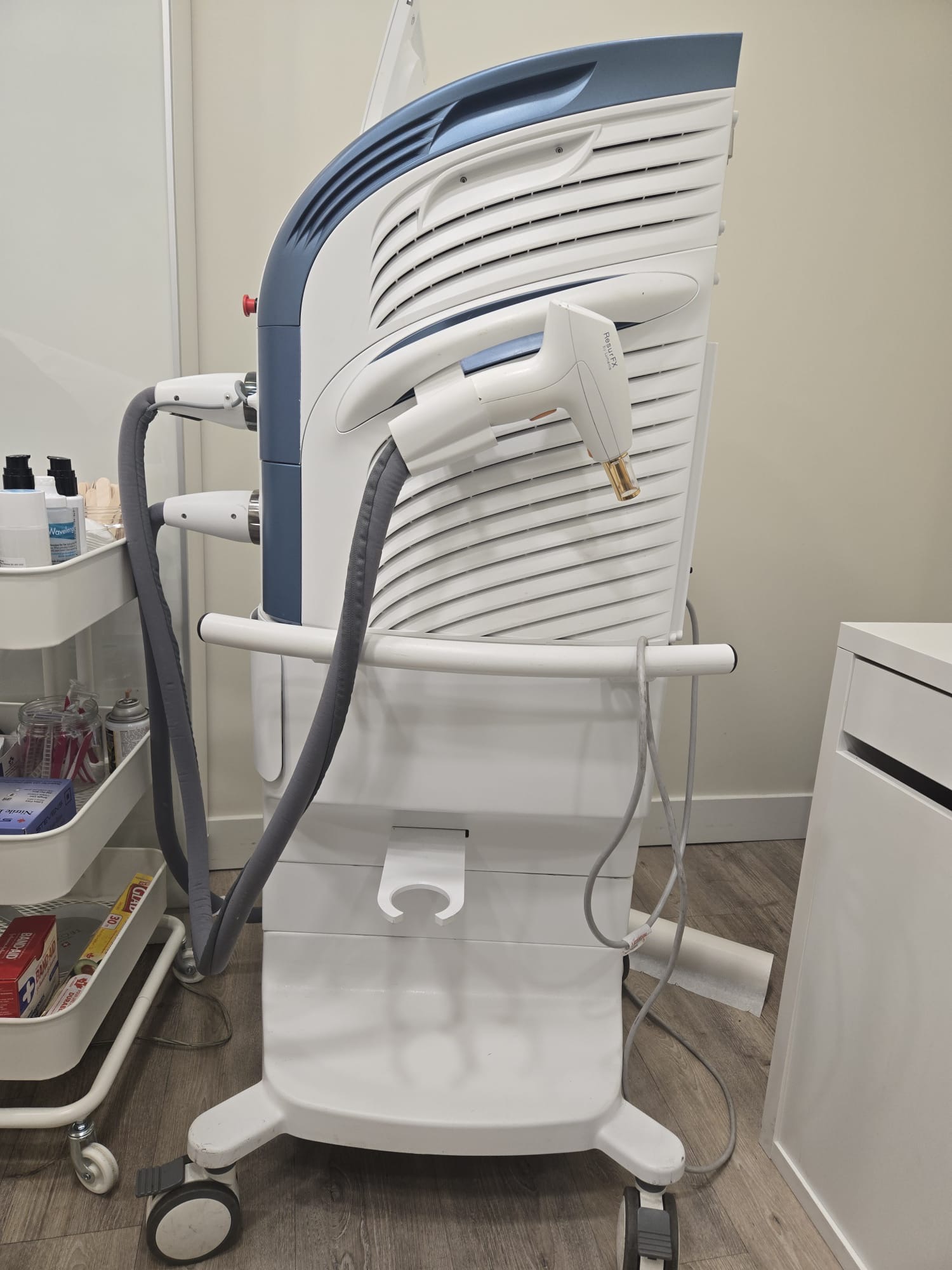 2013 Lumenis Stellar M22 with 5 Handpieces - (2) IPL, Nd Yag, Q-switched, & ResurfX - ONLY 79,671 SYSTEM PULSES - Excellent Condition - Free Shipping & Warranty (km/qui)x - Image 3