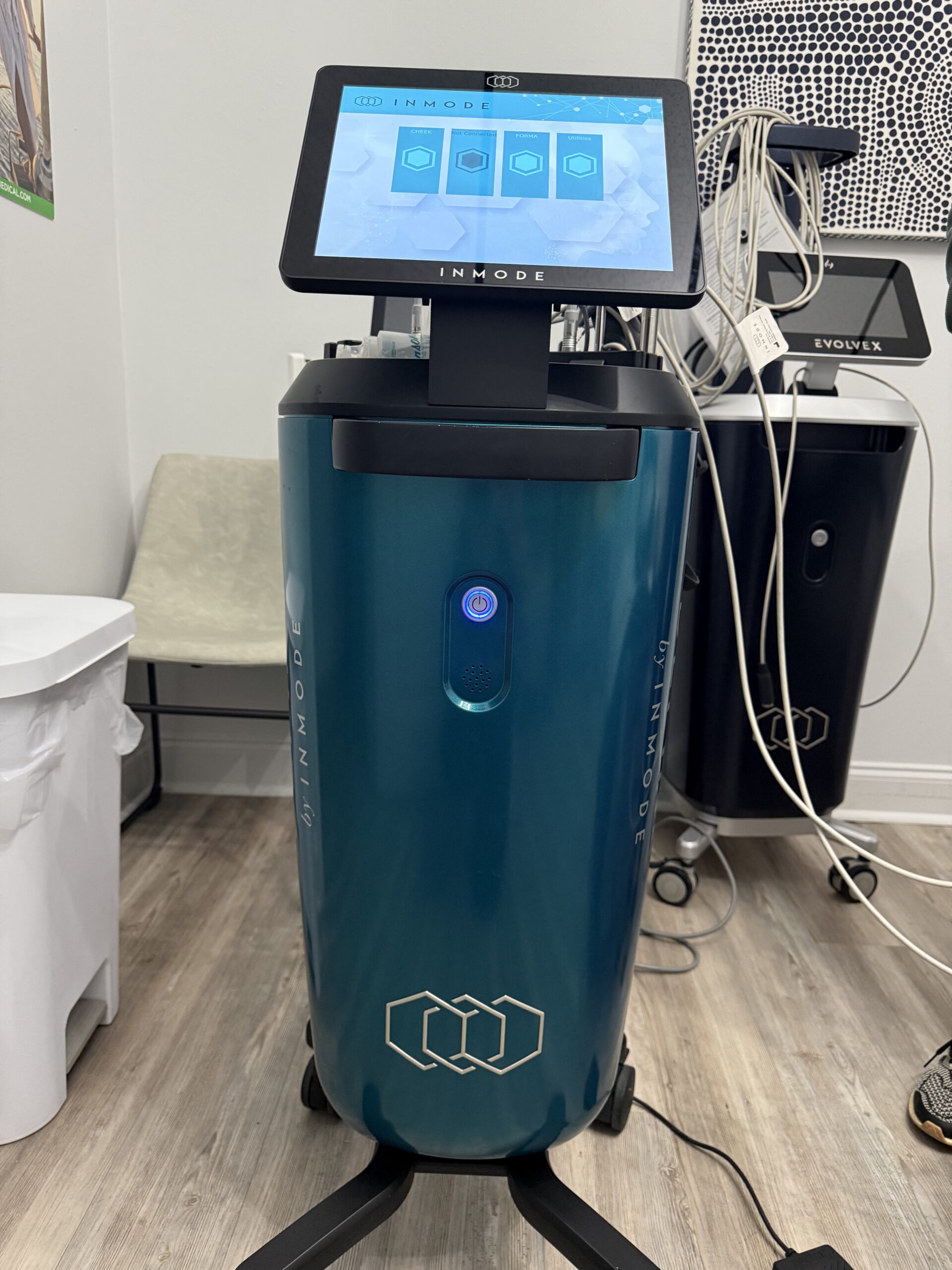 2023 Inmode DEFINE -(4) Applicators - (1) Hands Free Define Cheek & (1) Define Chin, & (1) Forma Face Handpiece, (1) Morpheus8 Face Handpiece - Only Used 5x for Training - Perfect Condition - INCLUDES MANUFACTURER WARRANTY & CONSUMABLE SUPPORT - Free Shipping & Warranty (km/rey-ve)s - Image 2