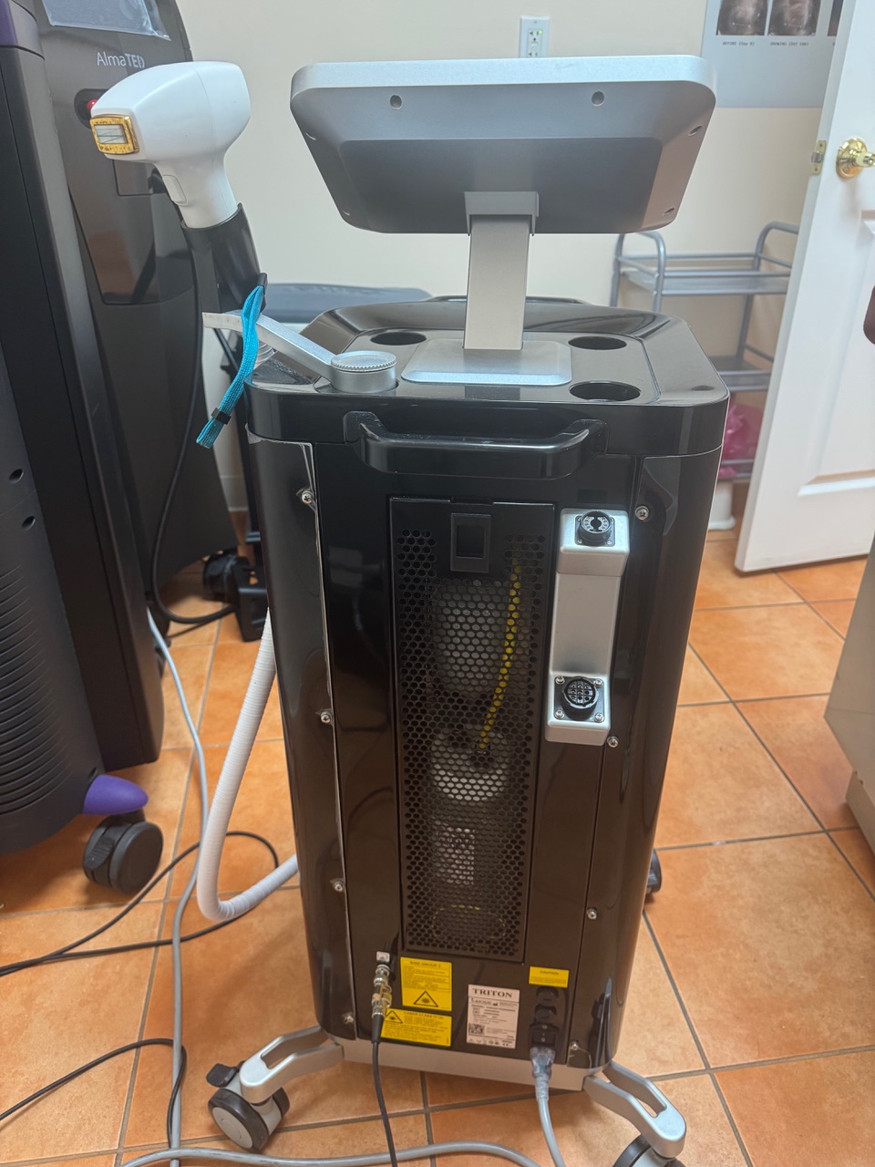 Lightly Used 2018 InMode Triton Multi-Wavelength Hair Removal - 755nm Alexandrite, 1064nm Nd Yag Diode, 810nm Diode - Diode Hair Removal - with (2) Handpieces (1) Duo Light 755nm/810nm HP & (1) Duo Dark 810/1064 HP - Perfect Condition - Free Shipping & Warranty Included (jp/bc)x - Image 6
