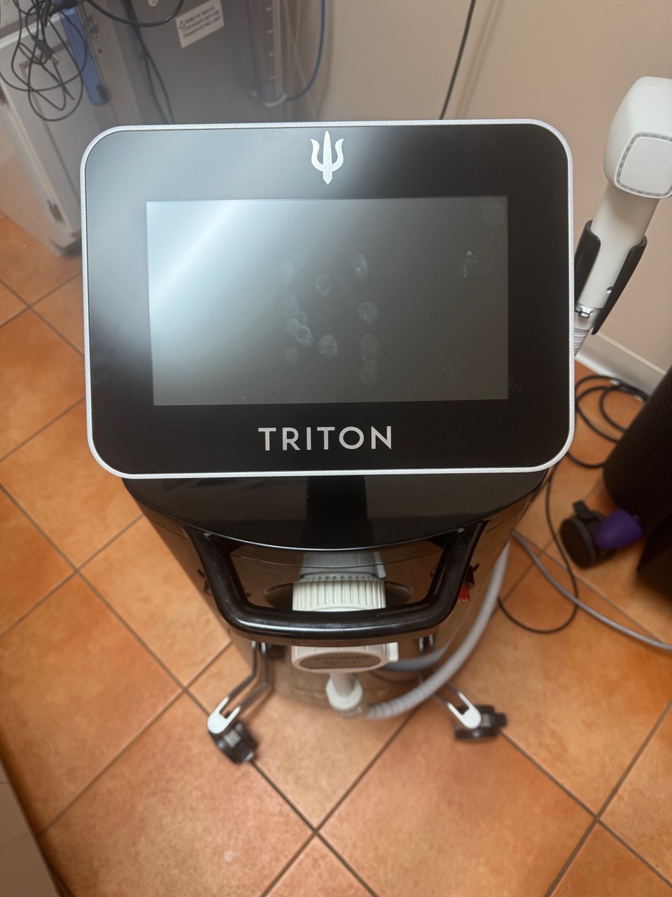 Lightly Used 2018 InMode Triton Multi-Wavelength Hair Removal - 755nm Alexandrite, 1064nm Nd Yag Diode, 810nm Diode - Diode Hair Removal - with (2) Handpieces (1) Duo Light 755nm/810nm HP & (1) Duo Dark 810/1064 HP - Perfect Condition - Free Shipping & Warranty Included (jp/bc)x - Image 7