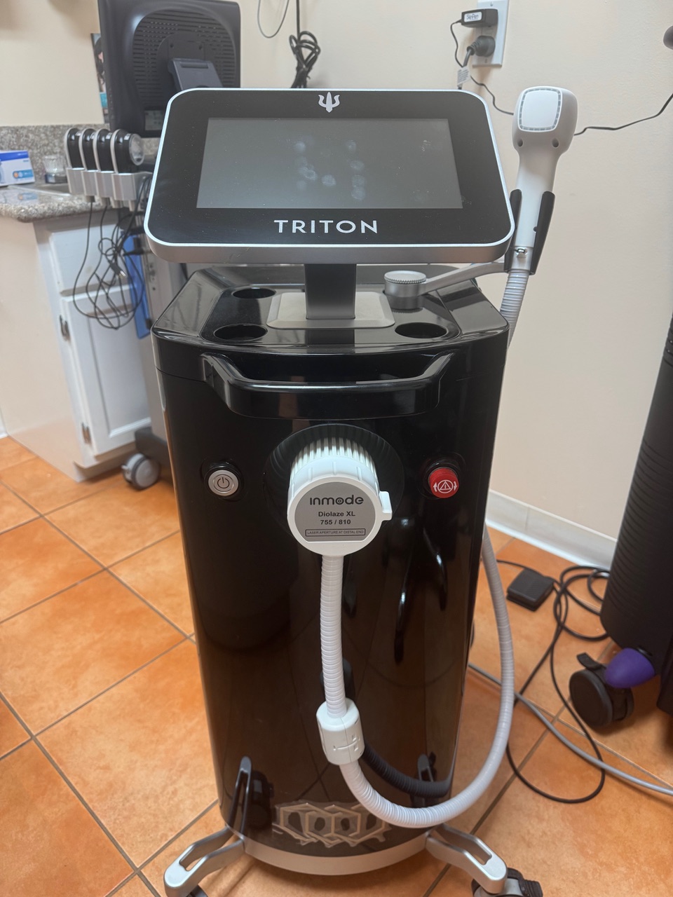 Lightly Used 2018 InMode Triton Multi-Wavelength Hair Removal - 755nm Alexandrite, 1064nm Nd Yag Diode, 810nm Diode - Diode Hair Removal - with (2) Handpieces (1) Duo Light 755nm/810nm HP & (1) Duo Dark 810/1064 HP - Perfect Condition - Free Shipping & Warranty Included (jp/bc)x - Image 2