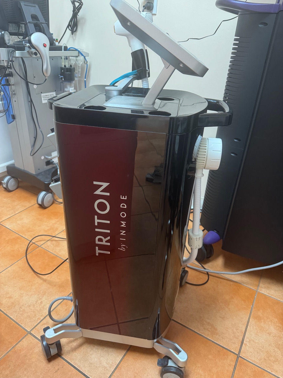 Lightly Used 2018 InMode Triton Multi-Wavelength Hair Removal - 755nm Alexandrite, 1064nm Nd Yag Diode, 810nm Diode - Diode Hair Removal - with (2) Handpieces (1) Duo Light 755nm/810nm HP & (1) Duo Dark 810/1064 HP - Perfect Condition - Free Shipping & Warranty Included (jp/bc)x - Image 3
