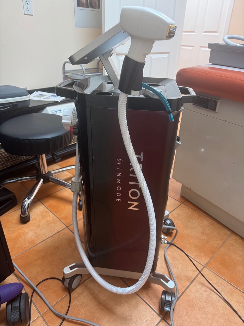 Lightly Used 2018 InMode Triton Multi-Wavelength Hair Removal - 755nm Alexandrite, 1064nm Nd Yag Diode, 810nm Diode - Diode Hair Removal - with (2) Handpieces (1) Duo Light 755nm/810nm HP & (1) Duo Dark 810/1064 HP - Perfect Condition - Free Shipping & Warranty Included (jp/bc)x - Image 5