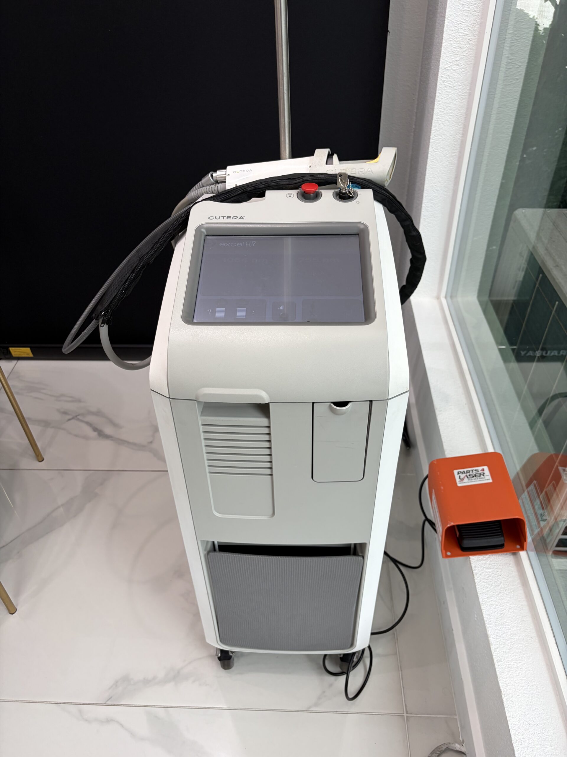 2021 Cutera Excel HR Nd:YAG - For Sale + Warranty - Image 2