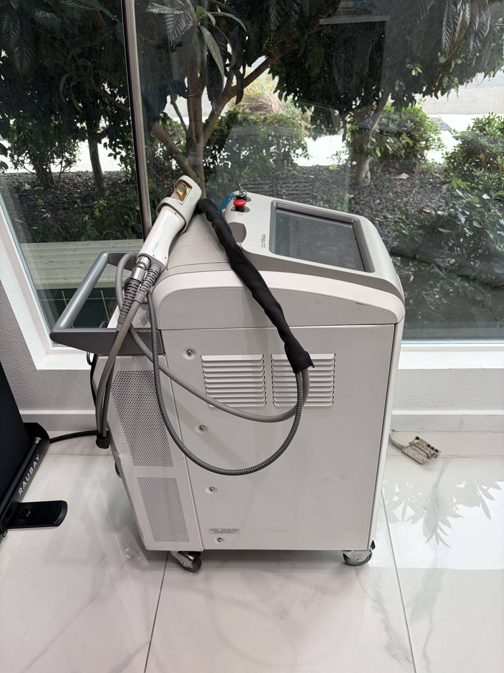 2021 Cutera Excel HR Nd:YAG - For Sale + Warranty - Image 4