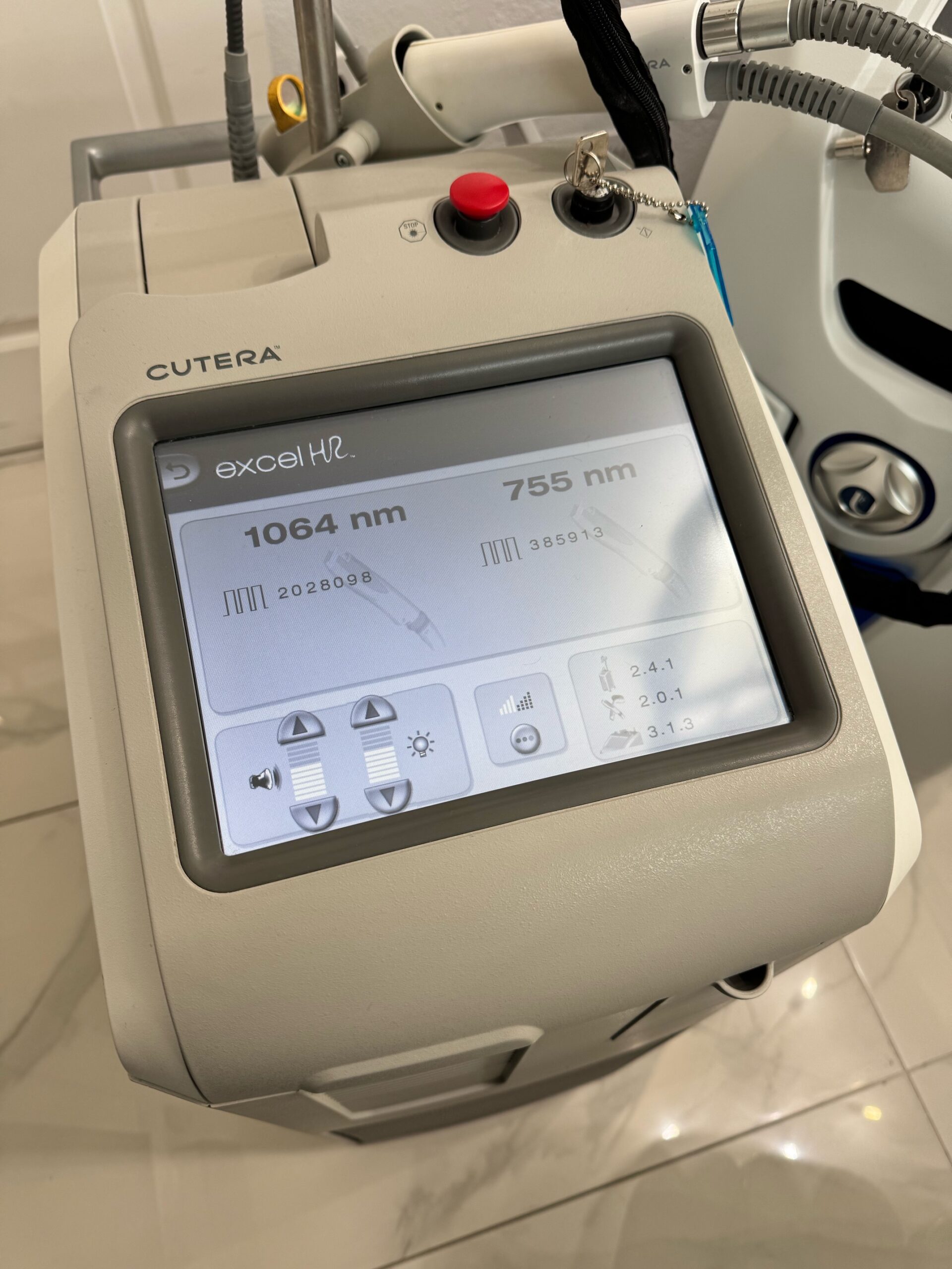 2021 Cutera Excel HR Nd:YAG - For Sale + Warranty - Image 7